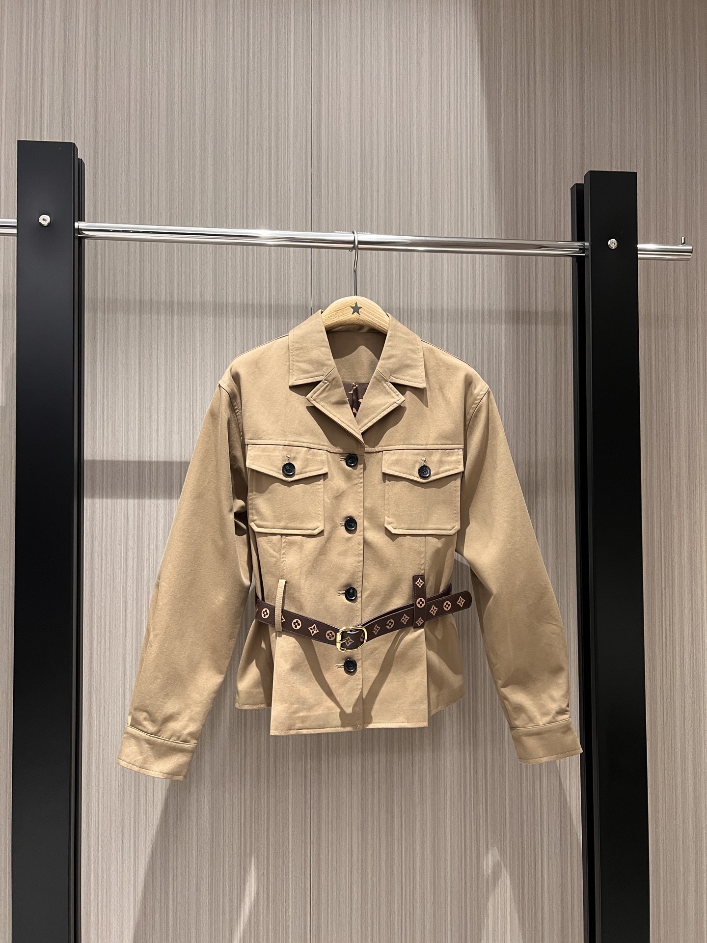 NO:320574,New old style, belted lapel jacket jacket with chest pocket, waist slimming and fashionable commuting, casual and versatile, dark blue khaki SML 8,, jackets & coats, jackets & coats, alexander wang19860909新款老钱风 系腰带装饰翻领夹克外套胸前口袋 收腰显瘦时尚通勤 休闲百搭 深蓝卡其 SML 8,,jackets & coats,jackets & coats,alexander wang,Women's clothing