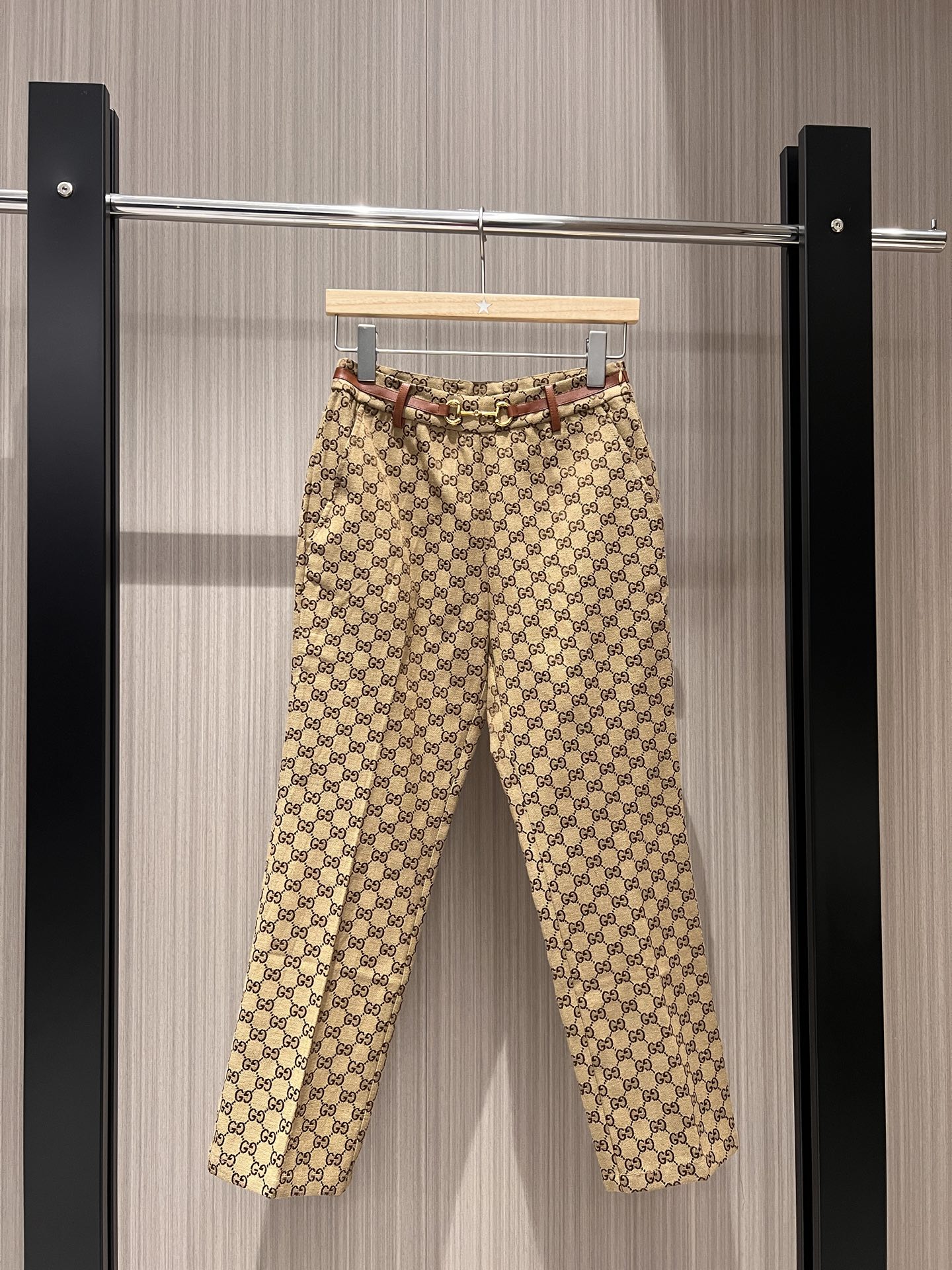 NO:320603,New horse-bit small belt decorative double G small foot trousers casual pants simple slim fit commuting versatile, can be matched with the same small jacket SML 8,,jackets & coats,alexander wang19860909新款马衔扣小皮带装饰双G小脚西裤 休闲裤 简约修身 通勤百搭 可搭同款小外套SML 8,,jackets & coats,alexander wang,Women's clothing