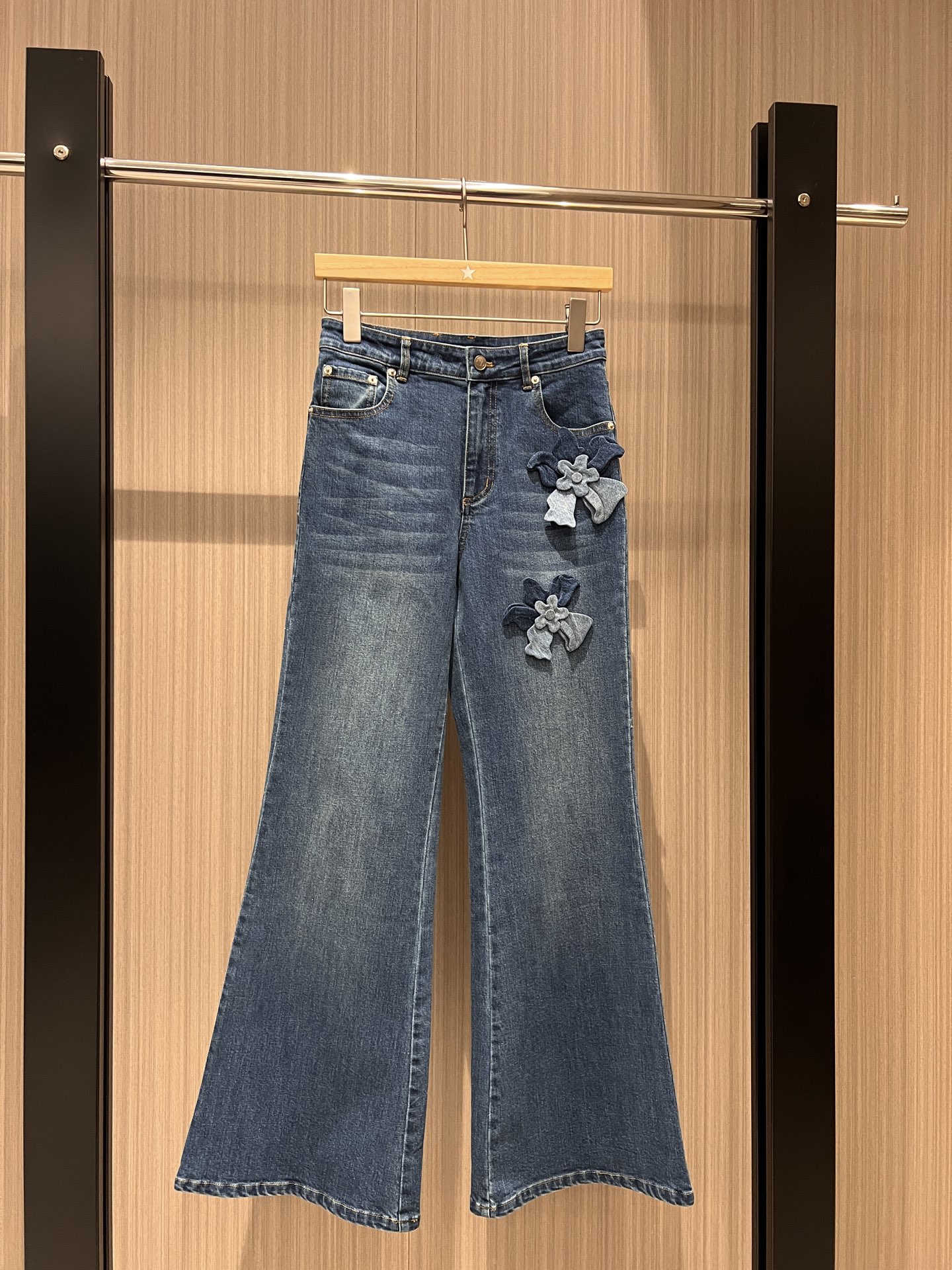 NO:320631,New heavy industry three-dimensional flower decorative jeans, micro-flare trousers, old washing water, cute and age-reducing, casual and versatile, slim fit and slim SM, jeans, alexander wang19860909新款重工立体花朵装饰牛仔裤微喇叭裤 做旧洗水可爱减龄 休闲百搭 修身显瘦 SM,,jeans,alexander wang,Women's clothing