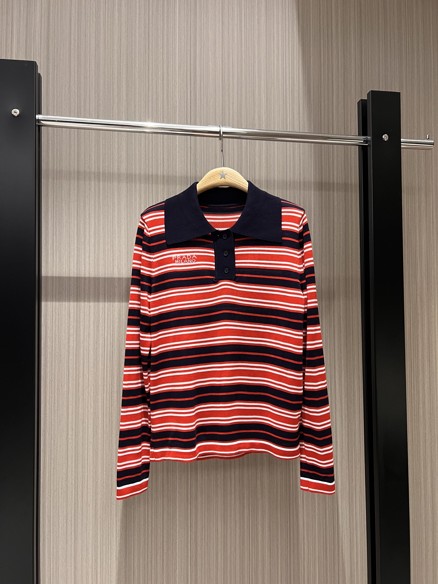 NO:320941,New color-blocked striped knitted polo long-sleeved top jacquard logo letters casual and versatile college style age-reducing S,,alexander wang19860909新款拼色条纹针织polo长袖上衣胸前提花logo字母 休闲百搭学院风减龄 S,,alexander wang,Women's clothing