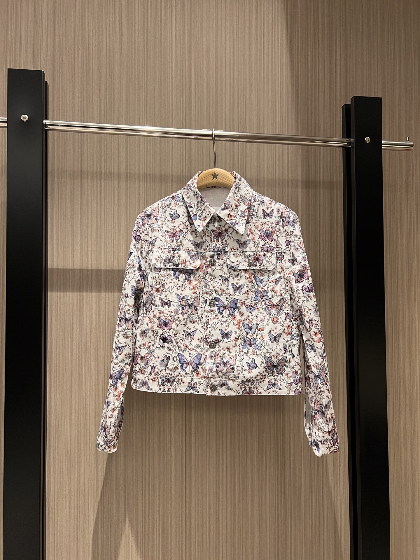 NO:320938,New butterfly printed denim jacket, embroidered bee casual loose, sweet and cool, versatile, fashionable and age-reducing, can be worn with the same skirt SM, skirts, jackets & coats, alexander wang19860909新款蝴蝶印花牛仔外套 刺绣小蜜蜂休闲宽松 甜酷百搭 时尚减龄 可搭同款半裙 SM,,skirts,jackets & coats,alexander wang,Women's clothing