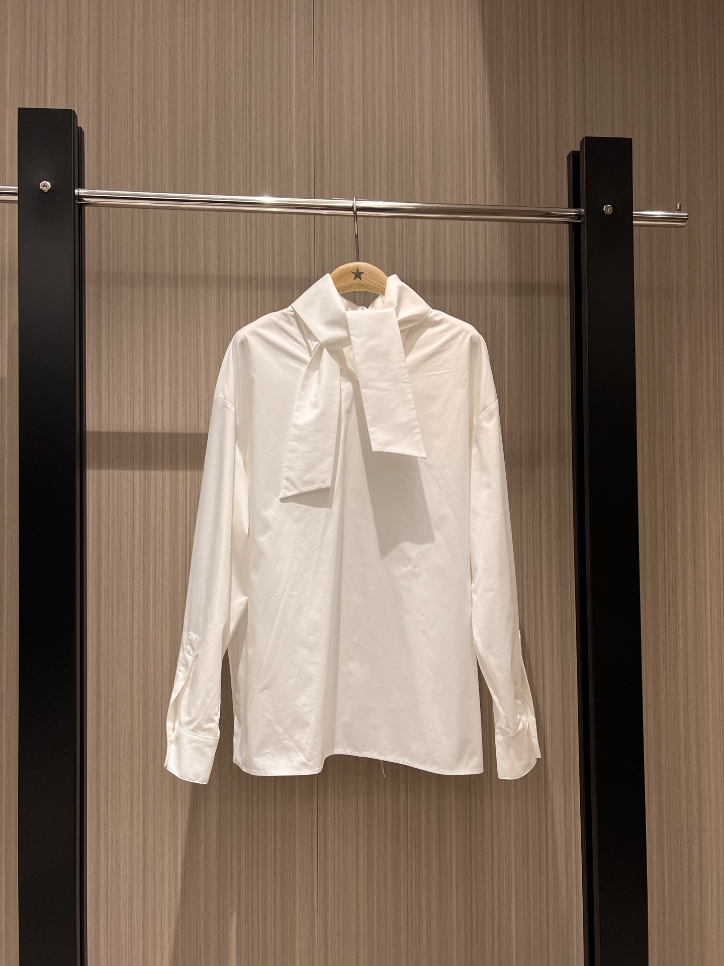 NO:321416,New MARNI show style turtleneck lace-up long-sleeved shirt, can be worn both front and back, loose silhouette, fashionable and casual, must-have for experts, print/white SML, marni,alexander wang19860909新款MARNI秀款 高领系带设计长袖衬衣 可前后两穿 宽松廓形时尚休闲 达人必备 印花/白色 SML,,marni,alexander wang,Women's clothing