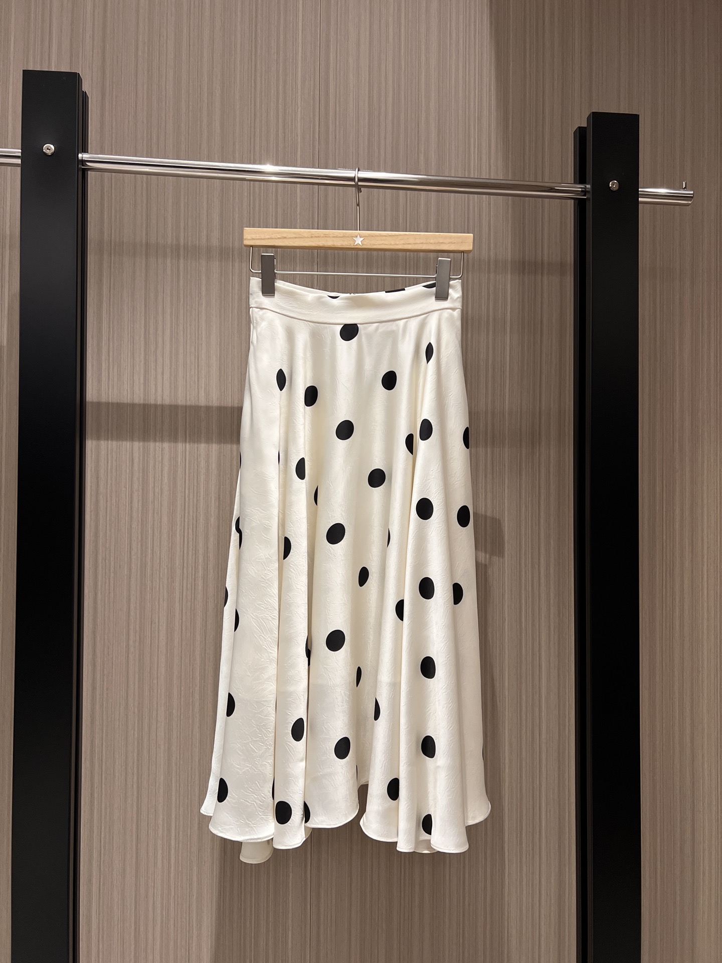 NO:321401,New French retro large polka dot printed skirt, A-line large long skirt with minimalist temperament, classic and versatile, essential for age reduction S-XL 8,, skirts, alexander wang19860909新款法式复古大波点印花半裙 A字大摆长裙极简气质 经典百搭 减龄必备S-XL 8,,skirts,alexander wang,Women's clothing