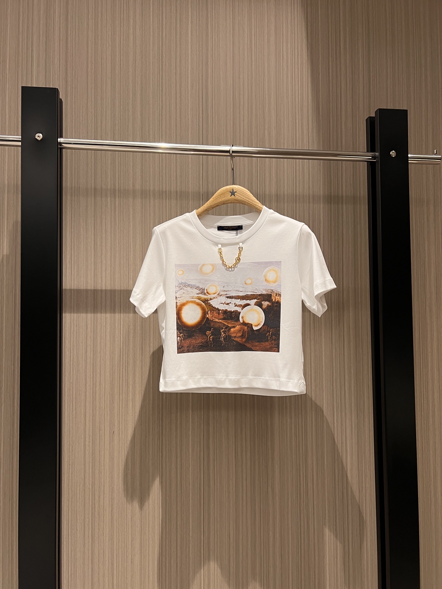 NO:321936,New classic chain decorative spray-printed short T-shirt, fashionable and fashionable, age-reducing versatile SML, tees, t-shirt, alexander wang19860909新款经典链条装饰喷绘印花短款T恤 时髦洋气 减龄百搭SML,,tees，t-shirt,alexander wang,Women's clothing