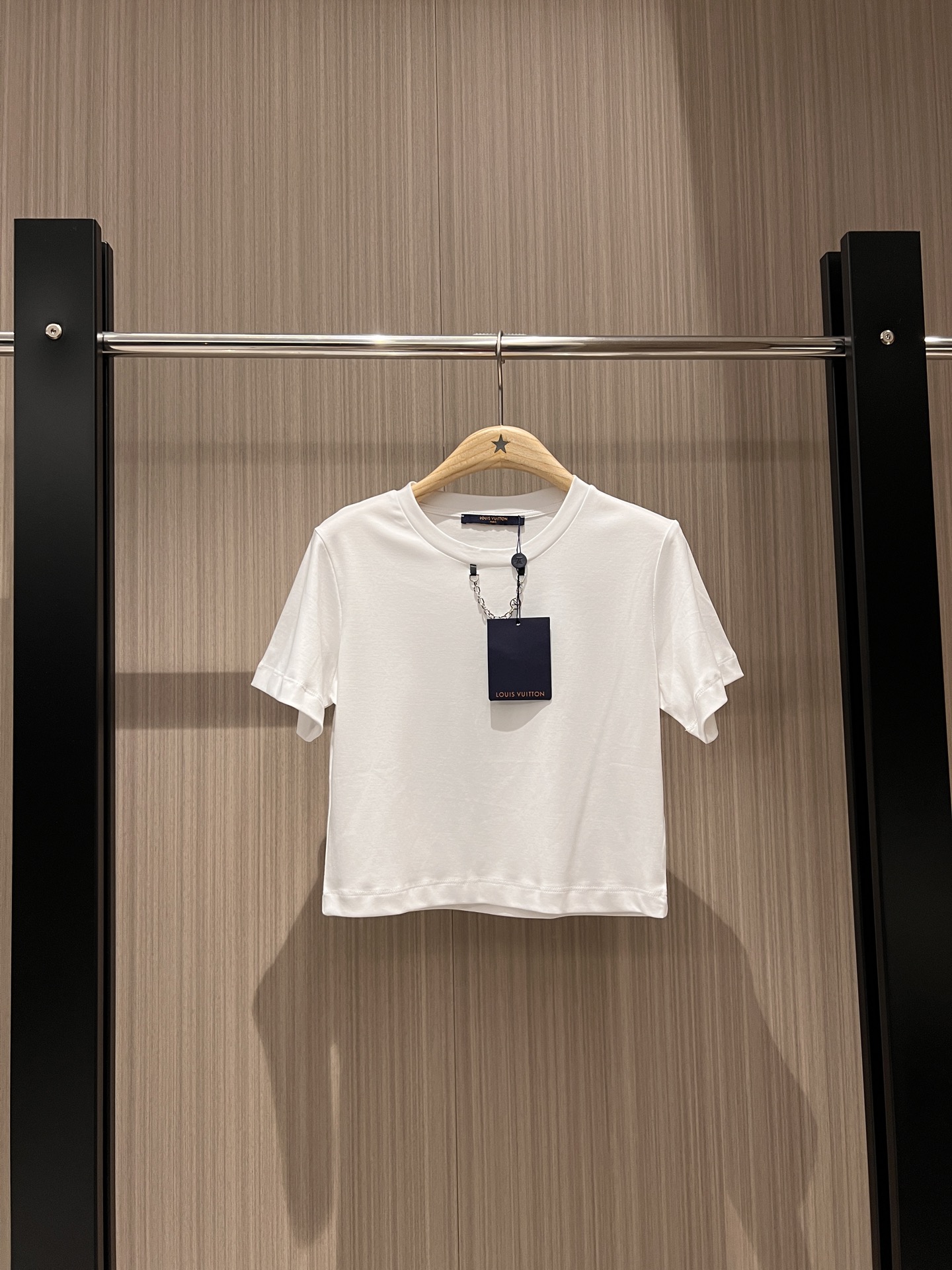 NO:321940,New classic chain decorative spray-printed short T-shirt, fashionable and fashionable, age-reducing versatile SML, tees, t-shirt, alexander wang19860909新款经典链条装饰喷绘印花短款T恤 时髦洋气 减龄百搭SML,,tees，t-shirt,alexander wang,Women's clothing