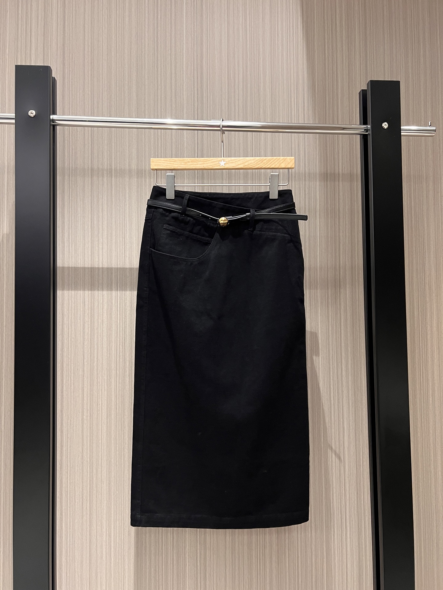 NO:321969,New asymmetrical design spliced ​​denim skirt with gold buckle belt, hip-packing long skirt, side slit butt single pocket decoration, fashionable and versatile, casual and age-reducing, black and white SML 8,, skirts, alexander wang19860909新款不对称设计拼接牛仔半裙配送金扣腰带 包臀长裙 侧边开叉屁股单口袋装饰 时尚百搭 休闲减龄 黑色白色 SML 8,,skirts,alexander wang,Women's clothing