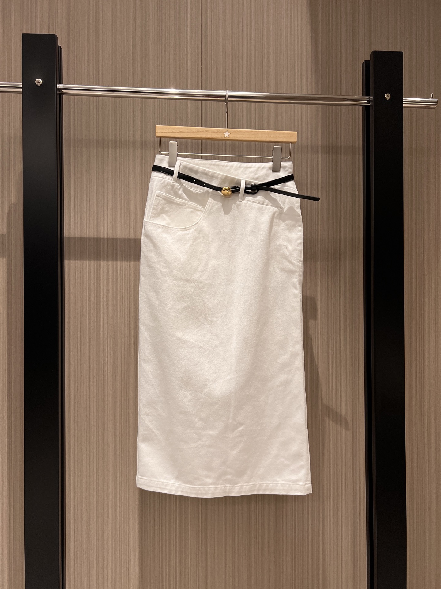 NO:321975,New asymmetrical design spliced ​​denim skirt with gold buckle belt, hip-packing long skirt, side slit butt single pocket decoration, fashionable and versatile, casual and age-reducing, black and white SML, skirts, alexander wang19860909新款不对称设计拼接牛仔半裙配送金扣腰带 包臀长裙 侧边开叉屁股单口袋装饰 时尚百搭 休闲减龄 黑色白色 SML,,skirts,alexander wang,Women's clothing