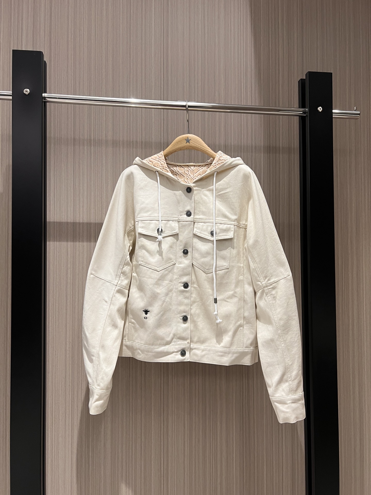 NO:321963,New old-fashioned inner printed hooded denim jacket, loose silhouette hardware accessories mold opening, casual and versatile, can be matched with the same style of jeans SML, jeans, jackets & coats,hats,alexander wang19860909新款老花内里印花连帽牛仔外套 廓形宽松五金配件开模 休闲百搭 可搭同款牛仔裤 SML,,jeans,jackets & coats,hats,alexander wang,Women's clothing