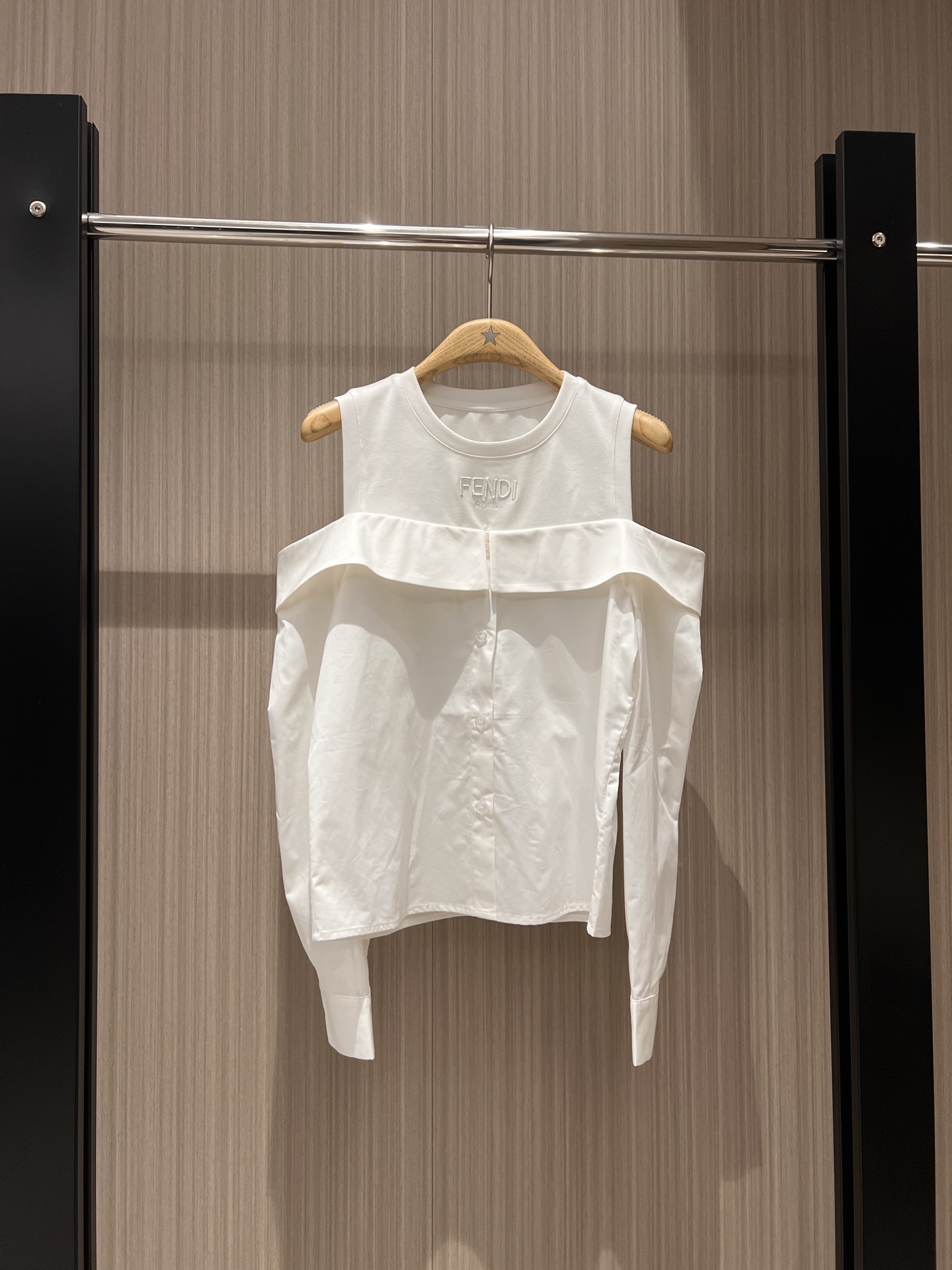 NO:321957,The new model is coming to fake two-piece design, one-length off-shoulder splicing vest shirt, lazy age-reducing, casual and versatile sweet match, SML, alexander wang19860909新款来袭假两件设计 一字领露肩拼接背心衬衣 慵懒减龄 休闲百搭甜美搭配 SML,,alexander wang,Women's clothing