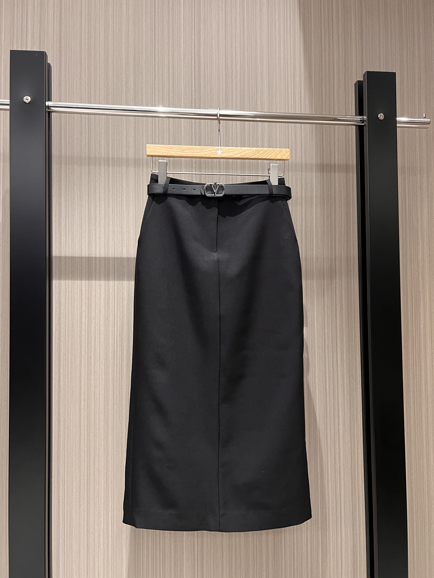 NO:321956,New V-letter belt decorative hip-packing long skirt Simple commuting Elegant and versatile Minimalist age-reducing pockets on both sides Rear slits Celebrity temperament Dark gray black pink S-XL 8,,skirts,alexander wang19860909新款V字母腰带装饰包臀长款半裙 简约通勤 优雅百搭 极简减龄两侧口袋 后摆开叉 名媛气质深灰黑色粉色 S-XL 8,,skirts,alexander wang,Women's clothing