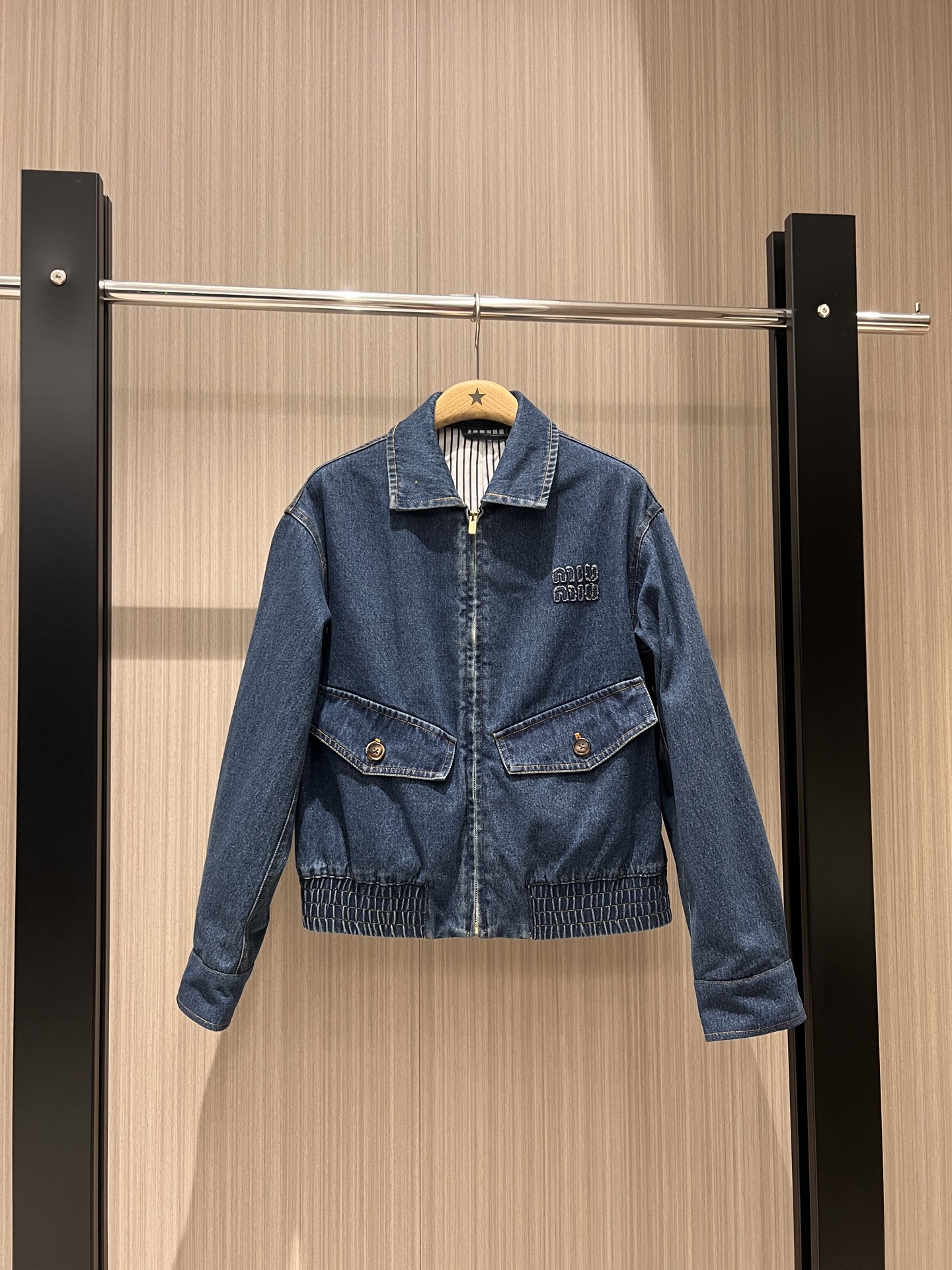 NO:321970,New lapel elastic waist-tight denim jacket coat, patch embroidery logo, simple, casual, fashionable and versatile, age-reducing SML 8,, jackets & coats, jackets & coats, alexander wang19860909新款翻领松紧收腰牛仔夹克外套 贴布刺绣logo 简约休闲时尚百搭 减龄必备SML 8,,jackets & coats,jackets & coats,alexander wang,Women's clothing