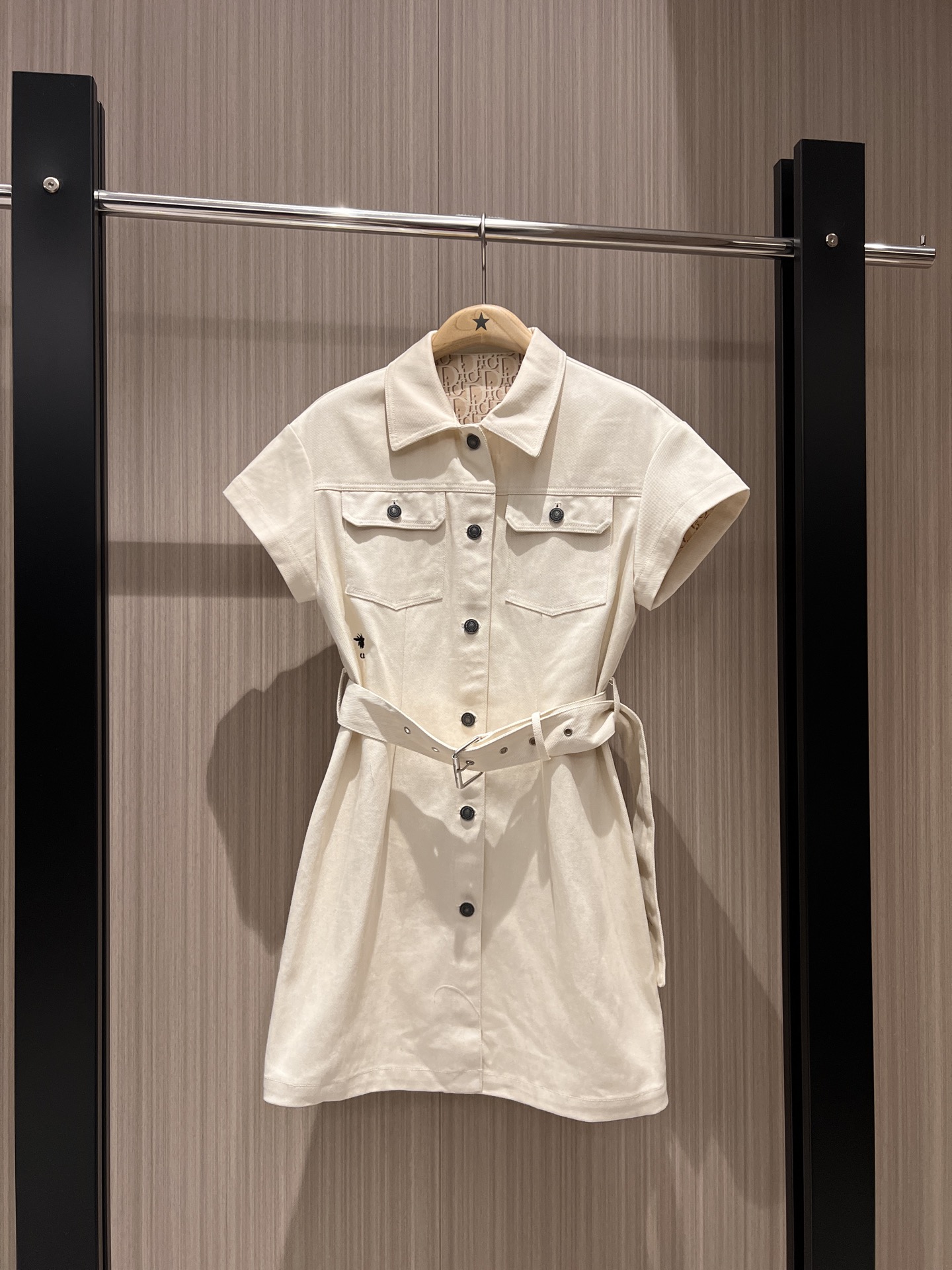NO:322461,New old-fashioned inner printed lapel curly denim dress with chest pocket decoration, belt, breast design, hardware accessories mold opening, casual and age-reducing, versatile and not picky SML, skirts, alexander wang19860909新款老花内里印花翻领卷边牛仔连衣裙胸前口袋装饰 搭配腰带 排扣设计五金配件开模 休闲减龄 百搭不挑人 SML,,skirts,alexander wang,Women's clothing