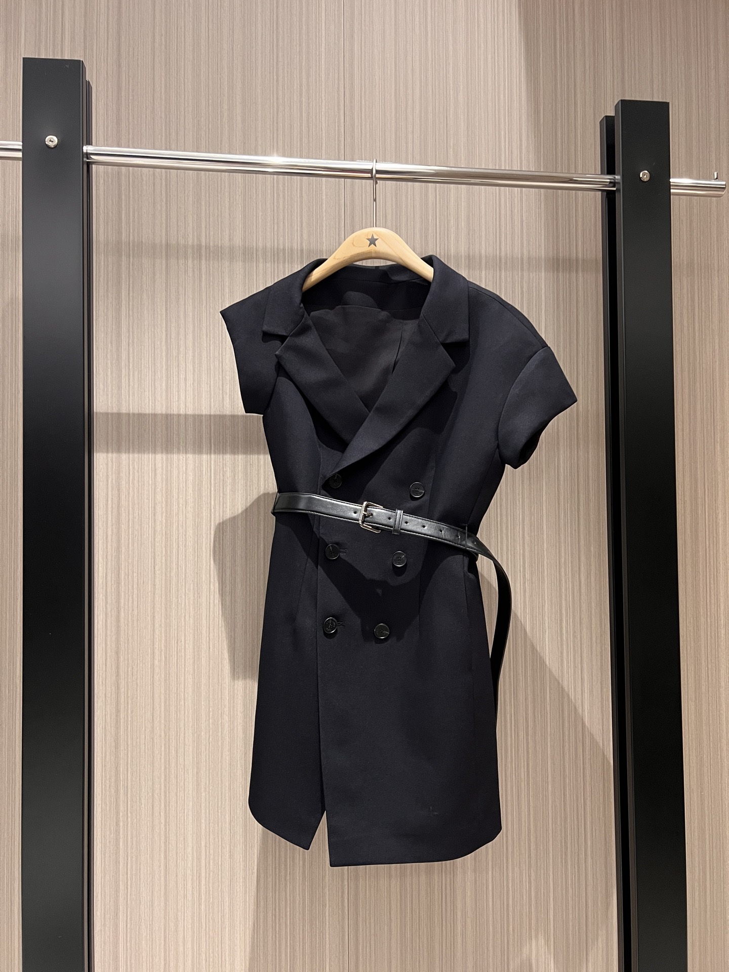 NO:322488,New show, asymmetrical sleeves off-shoulder design suit collar vest skirt, short dress, double-breasted irregular hem delivery belt decoration, off-shoulder careful temperament and slim fit, fashionable and versatile SML, skirts, business suit, alexander wang19860909新款走秀 不对称袖斜肩设计西装领马甲裙 短款连衣裙 双排扣不规则下摆配送腰带装饰 露肩小心机气质修身 时尚百搭 SML,,skirts,business suit,alexander wang,Women's clothing