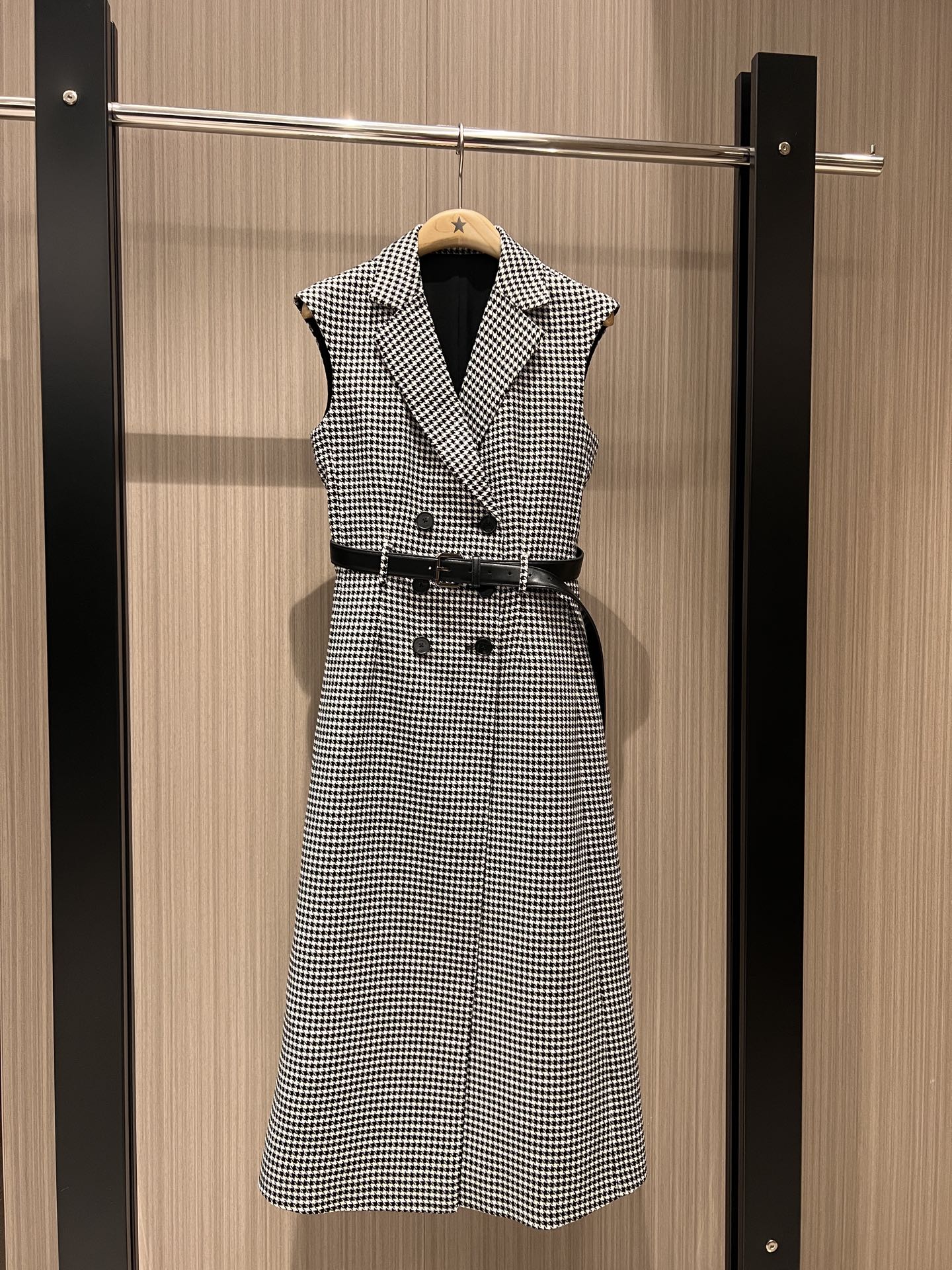 NO:322476,New suit collar double-breasted houndstooth vest long skirt dress, dress delivery belt decoration, slim and slim, full of aura, pockets on both sides, commuting without picky people SML, skirts, business suit, alexander wang19860909新款西装领双排扣千鸟格马甲长裙 连衣裙配送腰带装饰 修身显瘦气场十足 两侧有口袋 通勤不挑人 SML,,skirts,business suit,alexander wang,Women's clothing