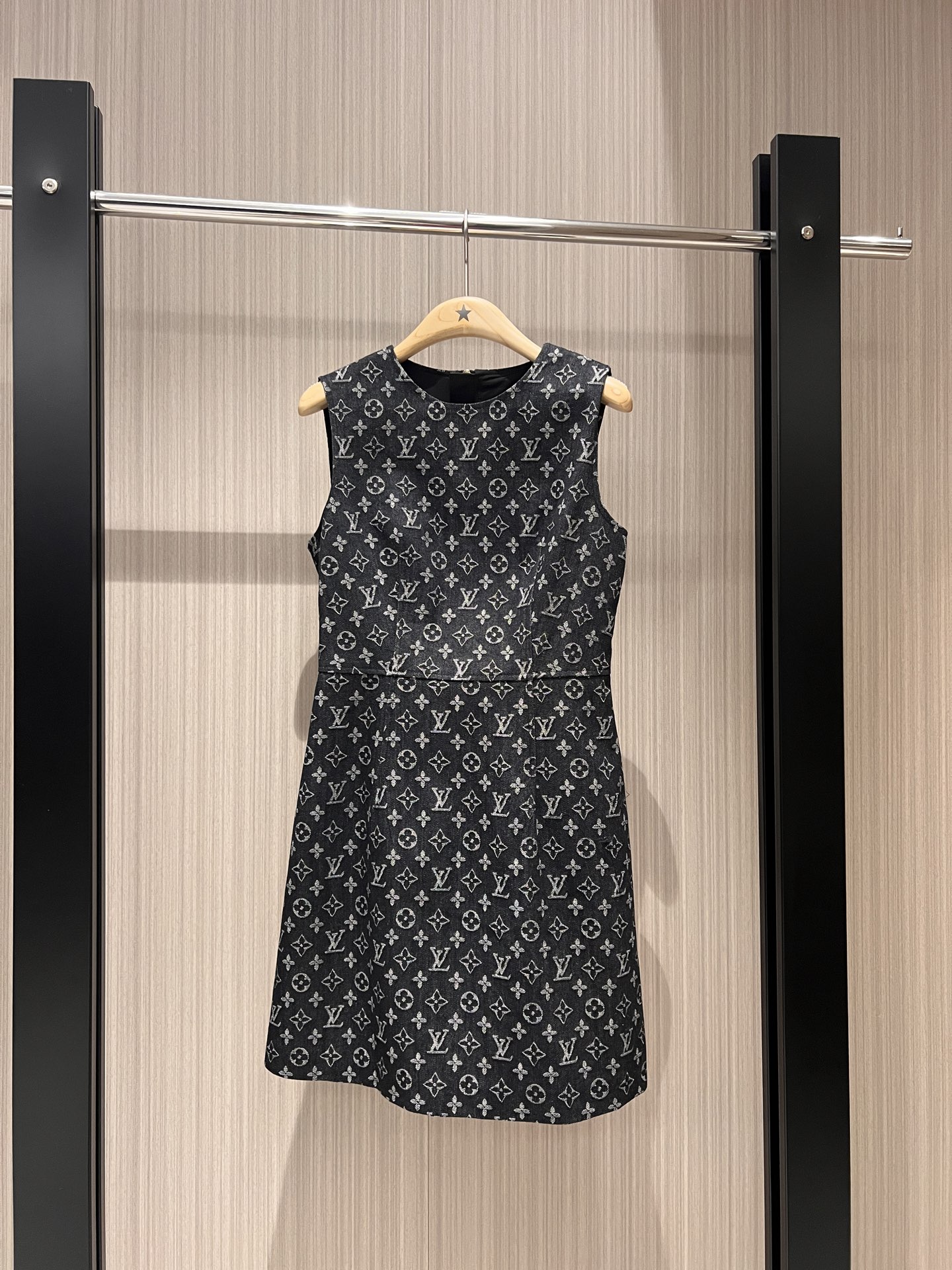 NO:323063,New old-fashioned jacquard denim sleeveless vest dress simple and slim fit temperament commuting age-reducing versatile SML, skirts, alexander wang19860909新款老花提花牛仔无袖背心连衣裙简约修身 气质通勤 减龄百搭SML,,skirts,alexander wang,Women's clothing