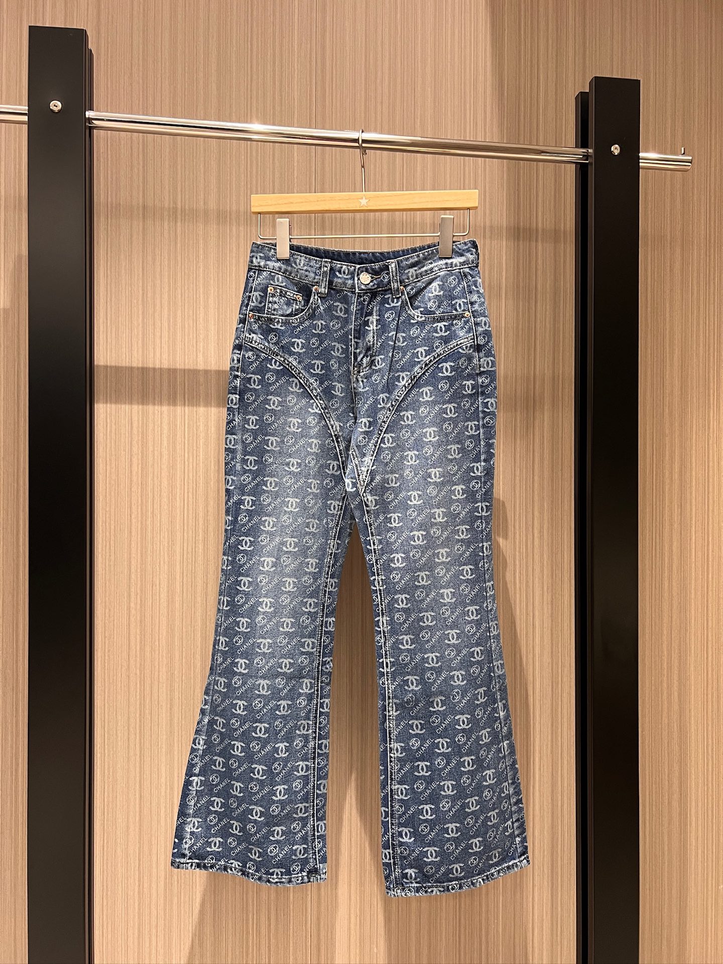NO:323066,New double C printed splicing design jeans, micro-horn retro washing, slim fit and slim, long legs, fashionable and versatile SML, jeans, alexander wang19860909新款双C印花拼接设计牛仔裤 微喇叭复古洗水 修身显瘦 显腿长时尚百搭 SML,,jeans,alexander wang,Women's clothing