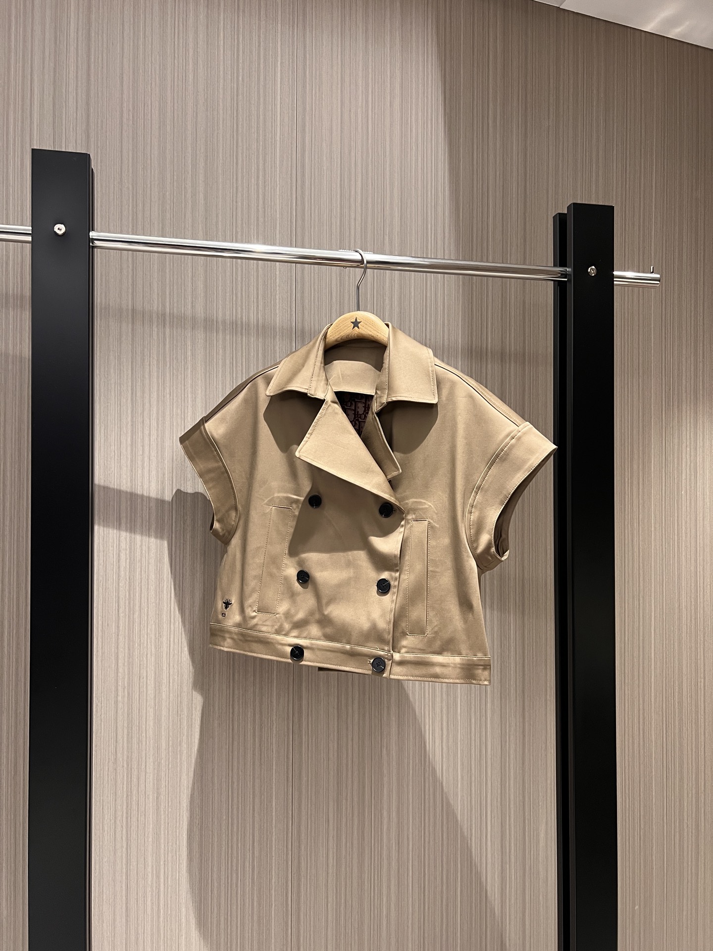 NO:323083,New double-breasted lapel shoulder vest jacket, short silhouette loose presbyterian letter printed lining, handsome and versatile, sweet and cool age-reducing, casual street photography, SML, Jackets & coats, alexander wang19860909新款双排扣翻领落肩马甲外套 短款廓形宽松老花字母印花内衬 帅气百搭 甜酷减龄 休闲街拍 SML,,jackets & coats,alexander wang,Women's clothing