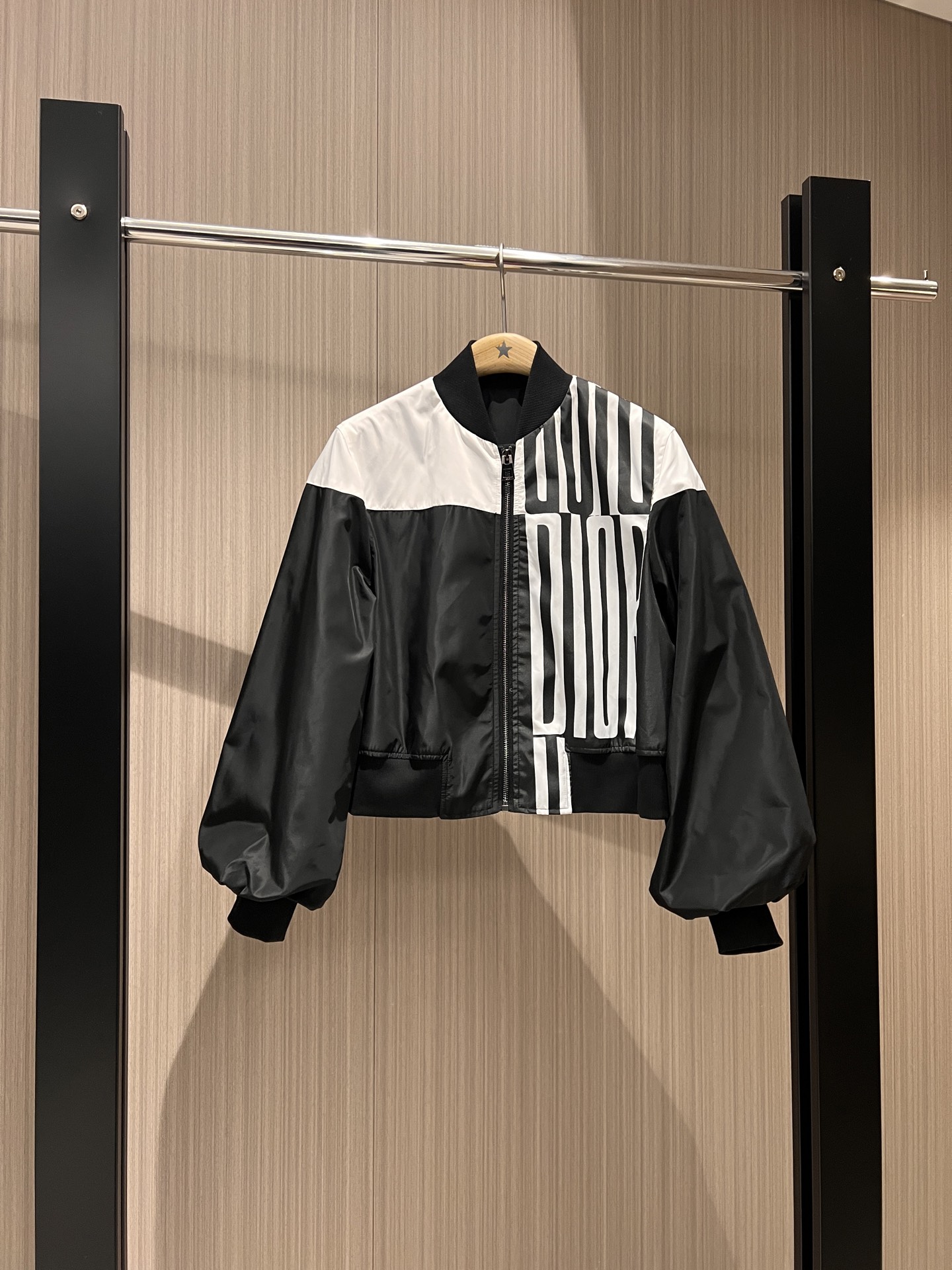 NO:324188,New show Jin Jisoo's same style, stand-up collar lantern sleeve design baseball uniform jacket, sports jacket casual and versatile, sweet and cool age-reducing SML,, jackets & coats, jackets & coats, alexander wang19860909新款秀场 金智秀同款 立领灯笼袖设计棒球服夹克 运动风外套休闲百搭 甜酷减龄SML,,jackets & coats,jackets & coats,alexander wang,Women's clothing
