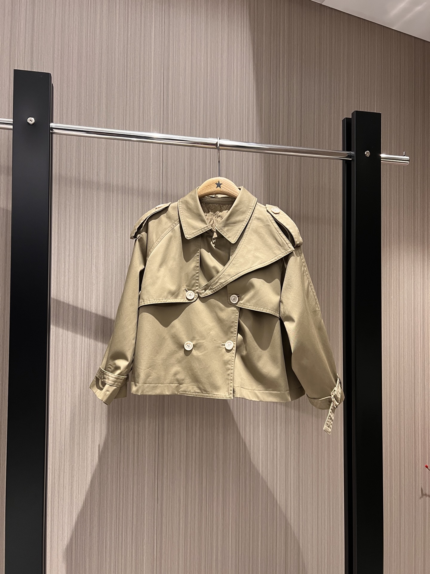 NO:324194,New epaulette decorative 7-quarter sleeve design short double-breasted jacket simple and fashionable casual and age-reducing temperament versatile SML, Jackets & coats, alexander wang19860909新款肩章装饰七分袖设计短款双排扣外套简约时尚 休闲减龄 气质百搭SML,,jackets & coats,alexander wang,Women's clothing