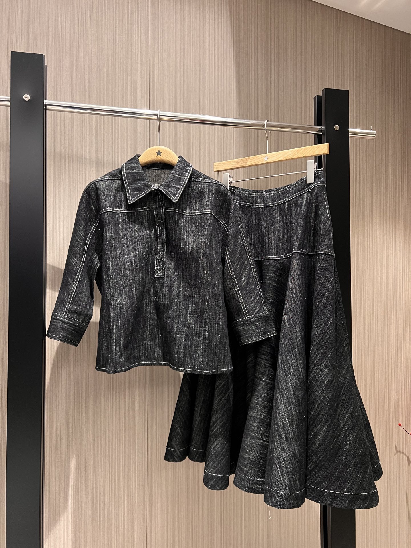 NO:324203,The new style is coming Wang Danni's same style. Bv denim jeans suit wash cowboys. Cropped sleeve top is oversized skirt. Simple and fashionable. Temperament age-reducing SML, bottega veneta, skirts, alexander wang19860909新款来袭王丹妮同款 Bv丹宁牛仔套装洗水牛仔 七分袖上衣超大摆半裙 简约时尚 气质减龄 SML,,bottega veneta,skirts,alexander wang,Women's clothing