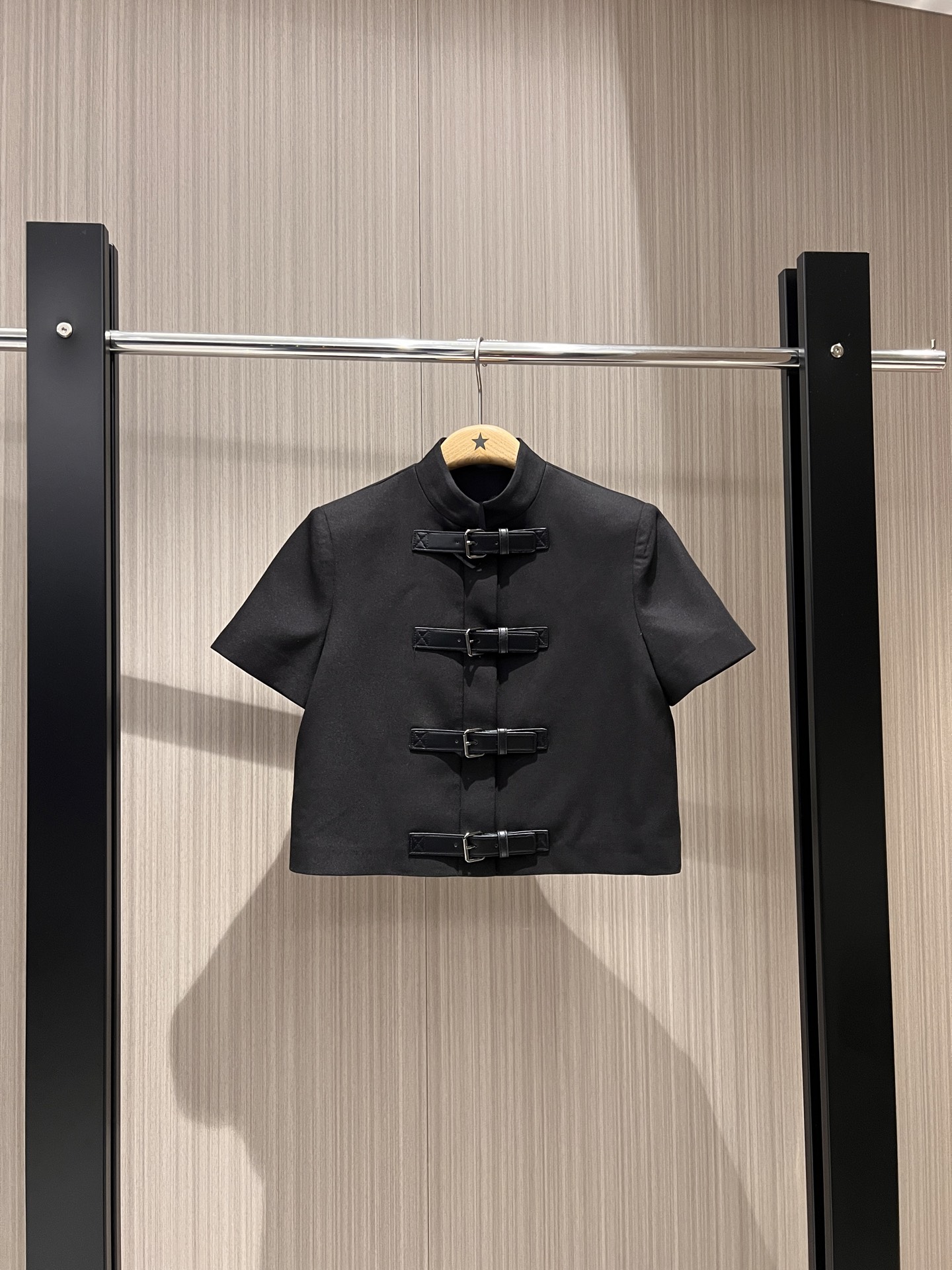 NO:324763,New stand-up collar belt buckle design decorative short jacket top cool and cool, handsome, versatile, age-reducing SML, Jackets & coats, alexander wang19860909新款立领皮带扣设计装饰短款小外套上衣酷里酷气 帅气百搭减龄必备 SML,,jackets & coats,alexander wang,Women's clothing