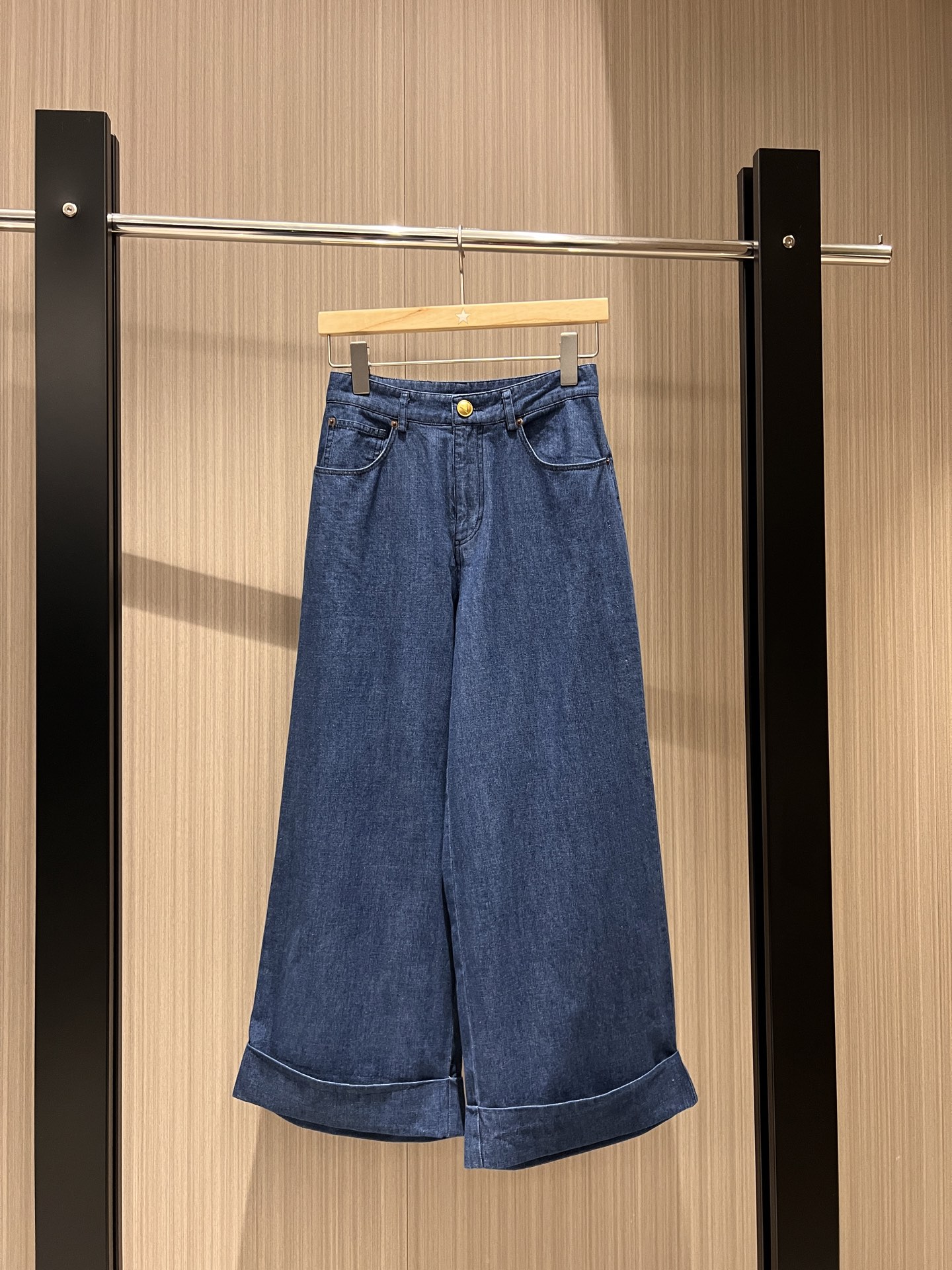NO:324765,New curly design wide-leg jeans, wash fabric is simple and slim, age-reducing versatile, can be matched with the same shirt SML, jeans, alexander wang19860909新款卷边设计阔腿牛仔裤 洗水面料简约显瘦 减龄百搭 可搭同款衬衣SML,,jeans,alexander wang,Women's clothing