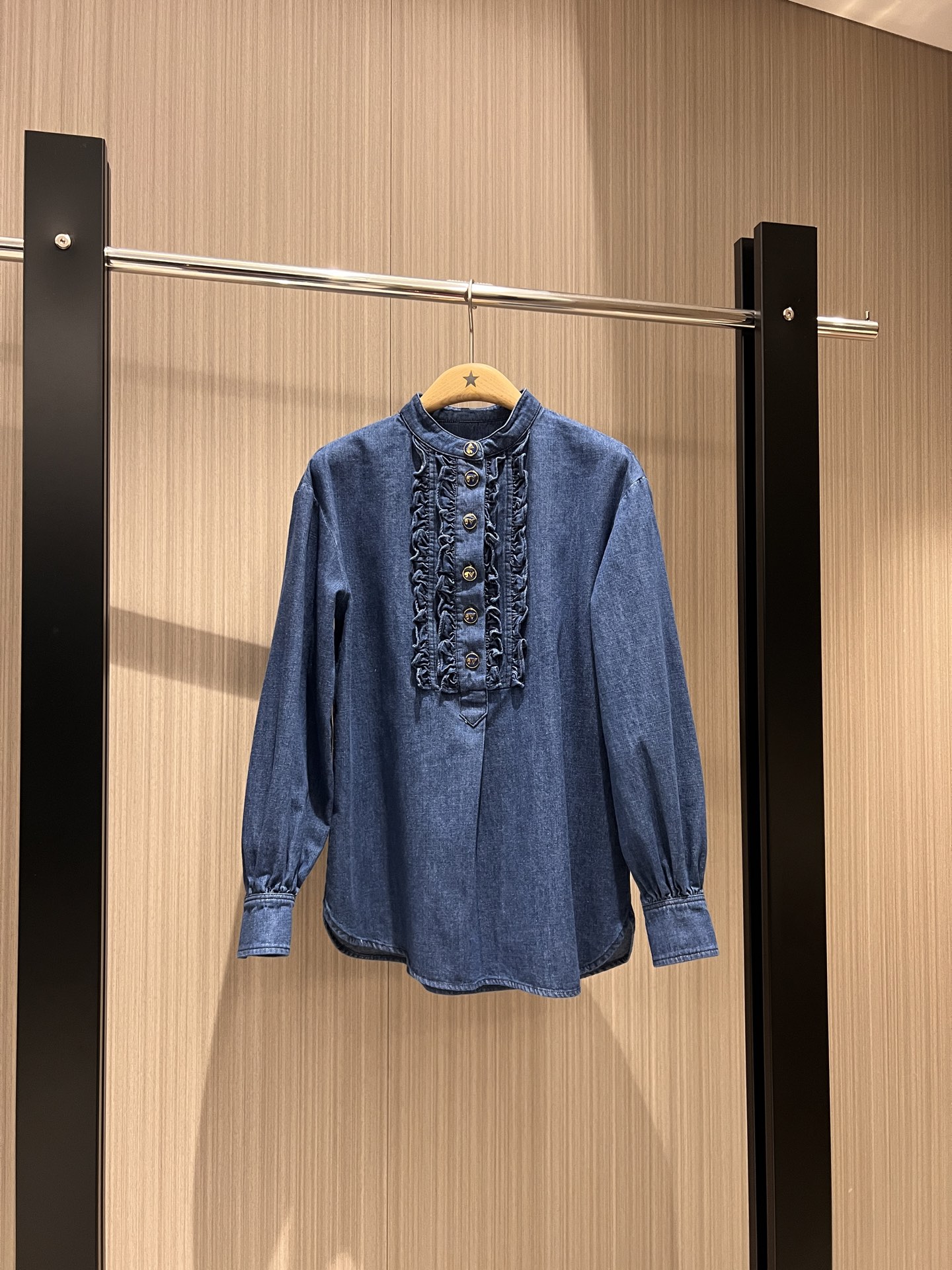 NO:324784,New style of black fungus lace stand-collar denim shirt, doll A-line style, washing cowboy fabric with shorts and skirt, cute and age-reducing vacation and casual SML, skirts, shorts, alexander wang19860909新款木耳花边立领牛仔衬衣 娃娃A字版型 洗水牛仔面料搭短裤搭半裙 可爱减龄 度假休闲 SML,,skirts,shorts,alexander wang,Women's clothing