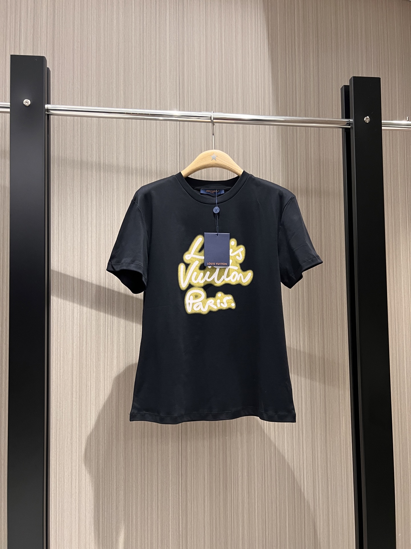 NO:325316,New logo letter hand-drawn signature T-shirt simple casual age-reducing versatile black and white SML, tees, t-shirt, alexander wang19860909新款logo字母手绘签名T恤 简单休闲减龄百搭黑色白色 SML,,tees，t-shirt,alexander wang,Women's clothing