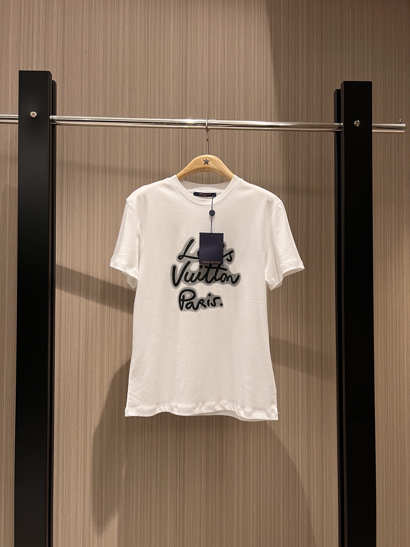 NO:325318,New logo letter hand-drawn signature T-shirt simple casual age-reducing versatile black and white SML, tees, t-shirt, alexander wang19860909新款logo字母手绘签名T恤 简单休闲减龄百搭黑色白色 SML,,tees，t-shirt,alexander wang,Women's clothing