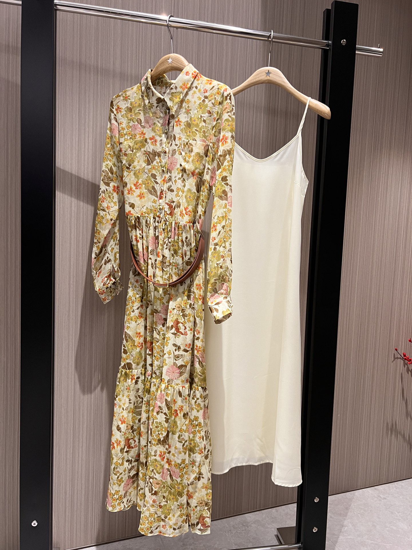 NO:325286,New French tea break floral silk long dress, delivery suspender petticoat two-piece set with Arc de Triomphe belt, silk tilt, pinched pleated oversized skirt, vacation and travel, celebrity elegant, lazy and casual S-XL, skirts, real silk, alexander wang19860909新款法式茶歇碎花真丝长裙连衣裙 配送吊带衬裙两件套搭配凯旋门腰带 真丝顺纡 捏褶超大裙摆度假旅游 名媛优雅 慵懒休闲 S-XL,,skirts,real silk,alexander wang,Women's clothing