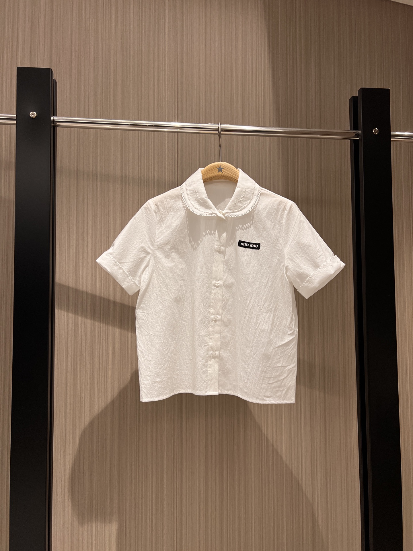 NO:325702,New embroidered lace doll collar short-sleeved shirt, classic small logo label decoration on the chest, sweet and age-reducing, cute and versatile skirt and trousers in the same series SM, skirts, T-shirt, alexander wang19860909新款刺绣花边娃娃领短袖衬衣 胸前经典小logo标签装饰 甜美减龄 可爱百搭同系列半裙长裤 SM,,skirts,T-shirt,alexander wang,Women's clothing