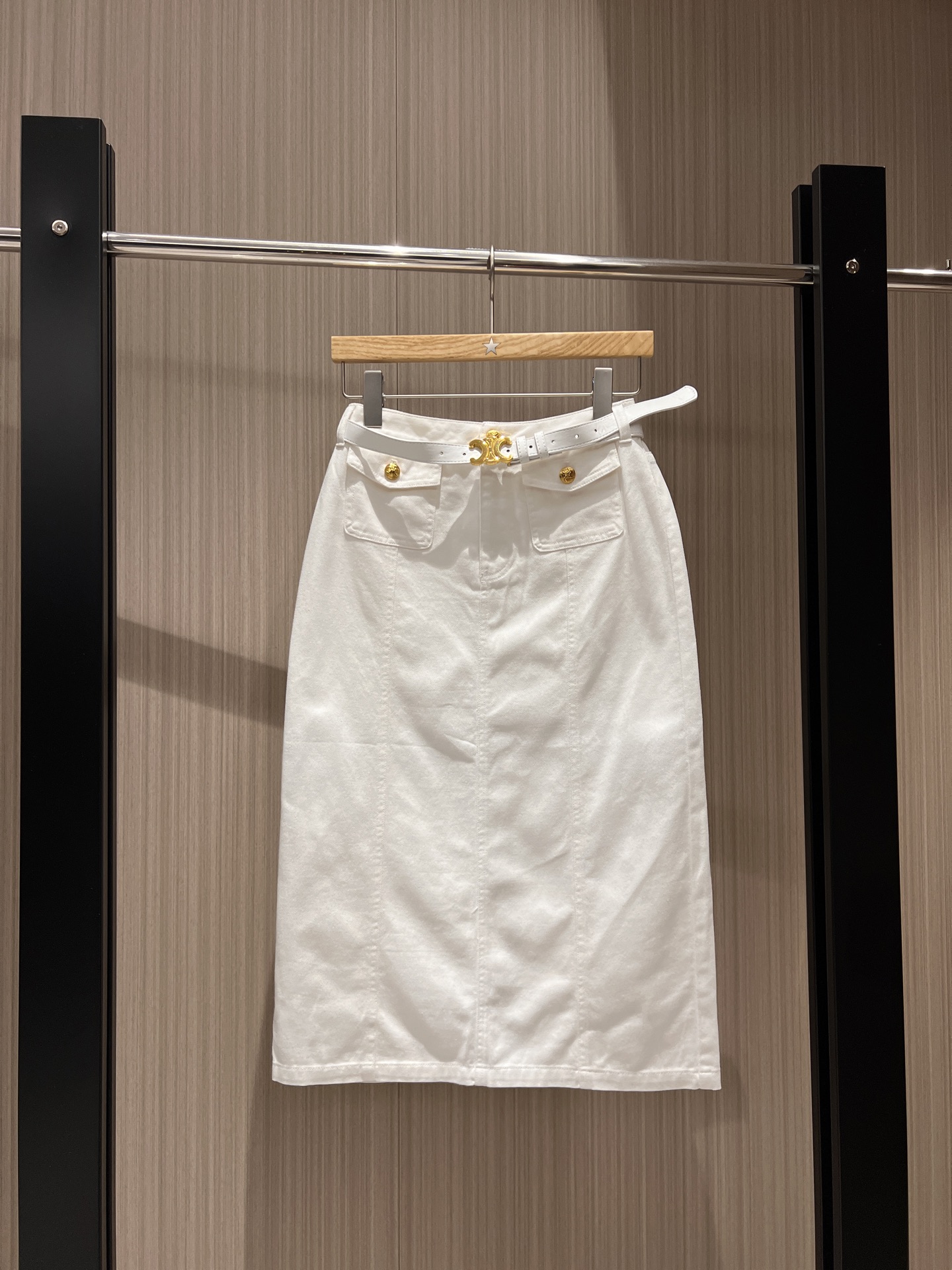 NO:325699,New Arc de Triomphe belt decorative gold buckle denim skirt with hip-covered long skirt with slit design. Simple and casual, age-reducing versatile black and white SML, skirts, alexander wang19860909新款来袭凯旋门腰带装饰金扣牛仔半裙 包臀长裙后摆开叉设计 简单休闲 减龄百搭黑色白色 SML,,skirts,alexander wang,Women's clothing