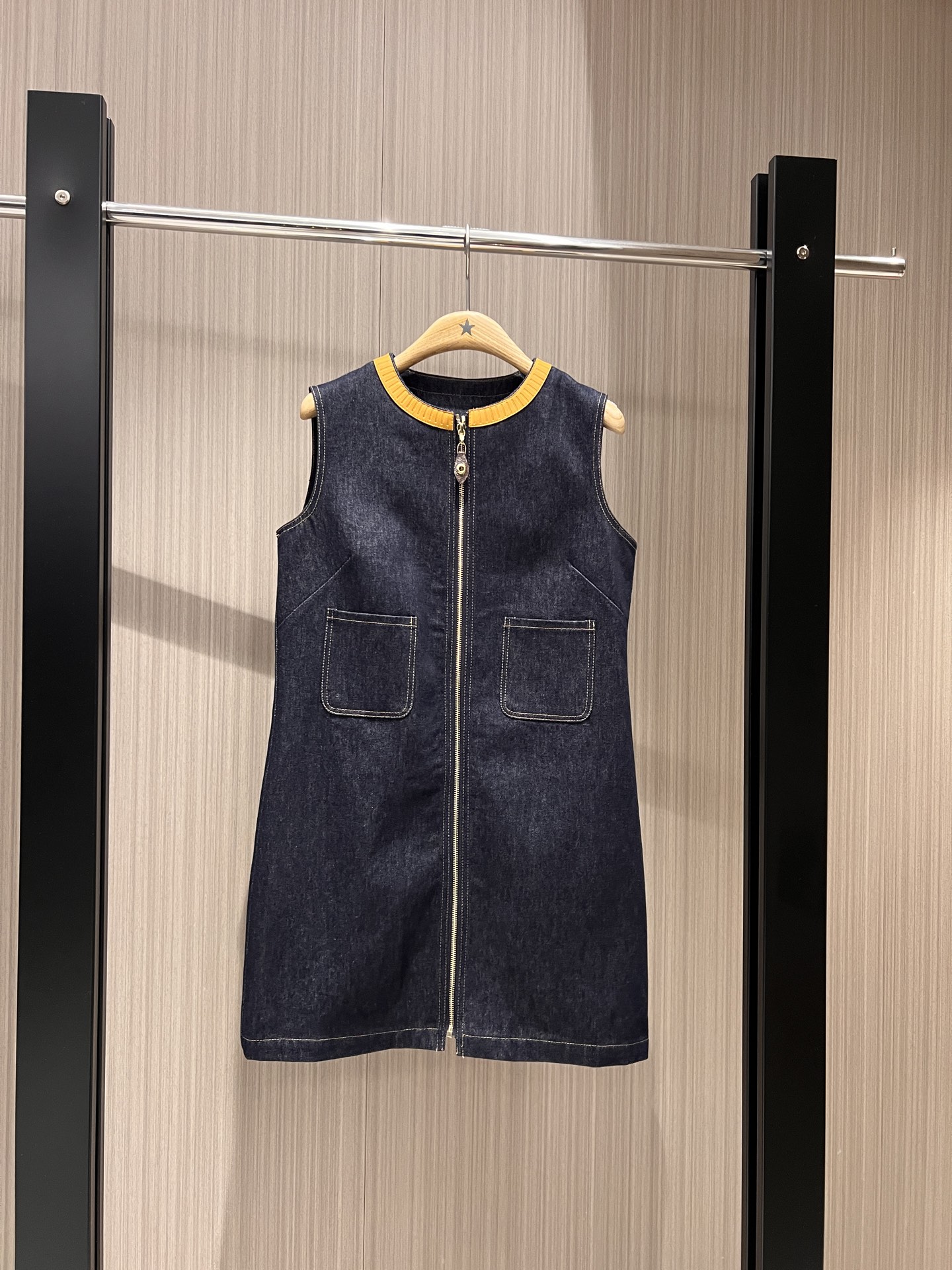 NO:325715,New contrasting color leather round neck denim zipper dress, retro dark blue washing water casual and versatile, hardware accessories must be opened and age-reducing SML 82,, skirts, alexander wang19860909新款撞色拼皮圆领牛仔拉链连衣裙 复古深蓝洗水休闲百搭 五金配件开模减龄必备 SML 82,,skirts,alexander wang,Women's clothing