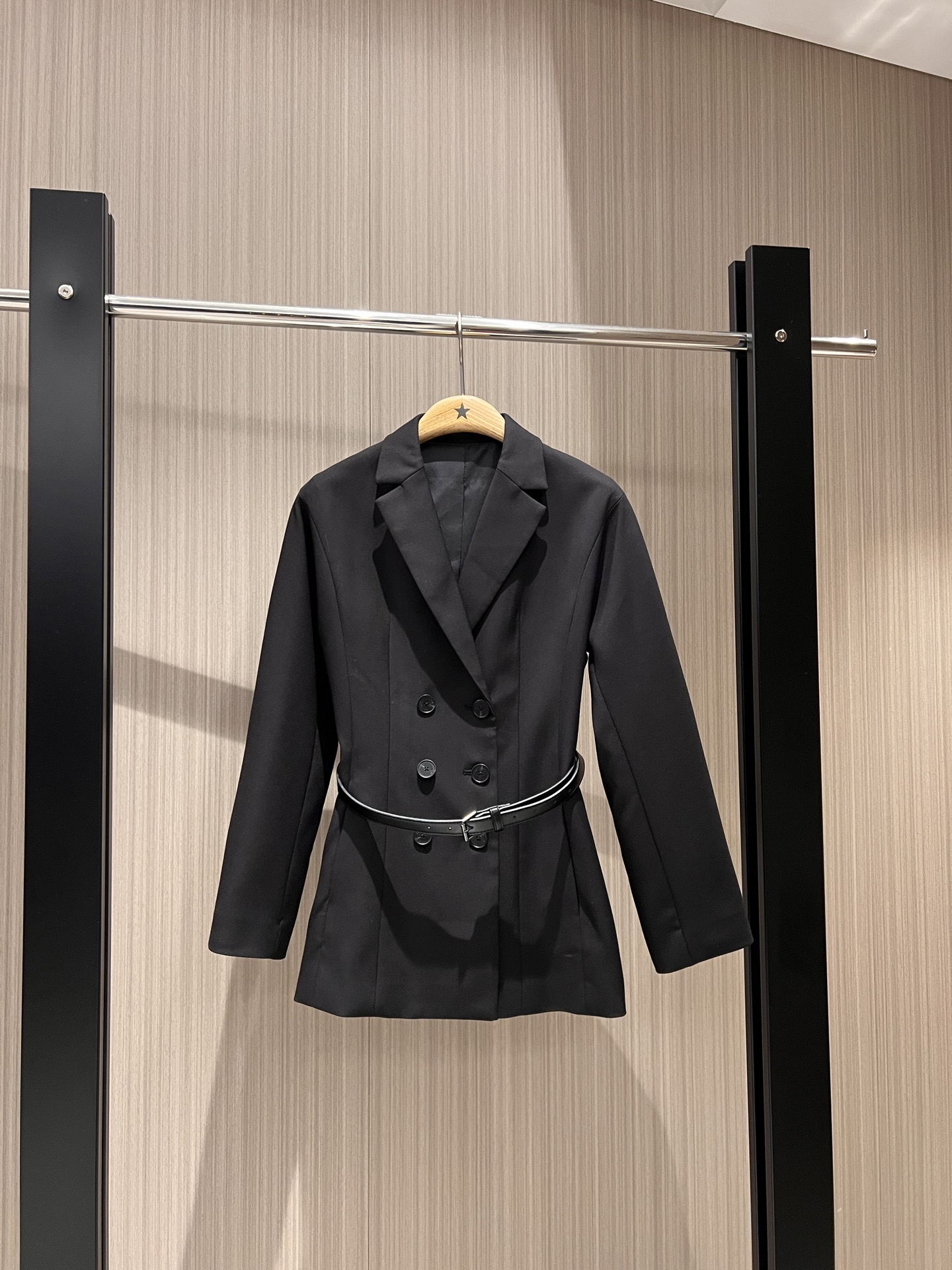 NO:325721,New style recommended double-breasted mid-length jacket with a belt three-dimensional tailoring, slim waist-hugging, pockets on both sides must be commuting, fashionable and versatile, black khaki SMLp..,,loro piano, jackets & coats,alexander wang19860909新款推荐落肩双排扣中长款外套 搭配腰带立体剪裁 修身收腰 两侧有口袋通勤必备 时尚百搭 黑色卡其 SMLp..,,loro piana,jackets & coats,alexander wang,Women's clothing