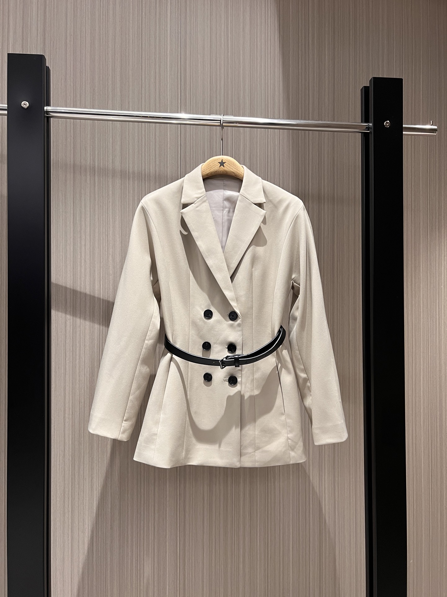 NO:325724,New style recommended double-breasted mid-length jacket with a belt three-dimensional tailoring, slim waist-hugging, pockets on both sides must be commuting, fashionable and versatile, black khaki SML,, jackets & coats,alexander wang19860909新款推荐落肩双排扣中长款外套 搭配腰带立体剪裁 修身收腰 两侧有口袋通勤必备 时尚百搭 黑色卡其 SML,,jackets & coats,alexander wang,Women's clothing