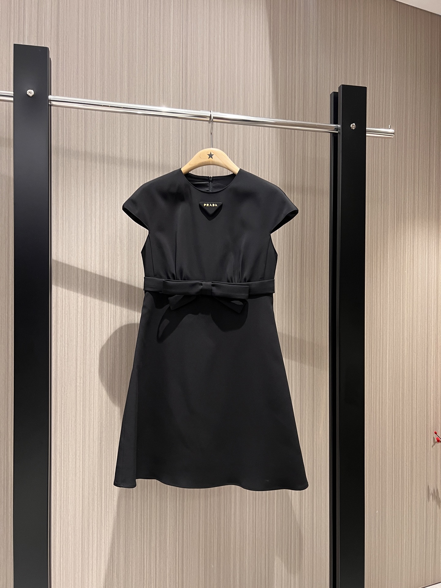 NO:326298,New three-dimensional triangle logo bow decorative sleeved dress, small black skirt, waist-hugging, slimming, temperament and age-reducing, fashionable and sweet SML 82,, skirts, alexander wang19860909新款立体三角徽标蝴蝶结装饰包袖连衣裙 小黑裙 收腰显瘦 气质减龄 时尚甜美SML 82,,skirts,alexander wang,Women's clothing