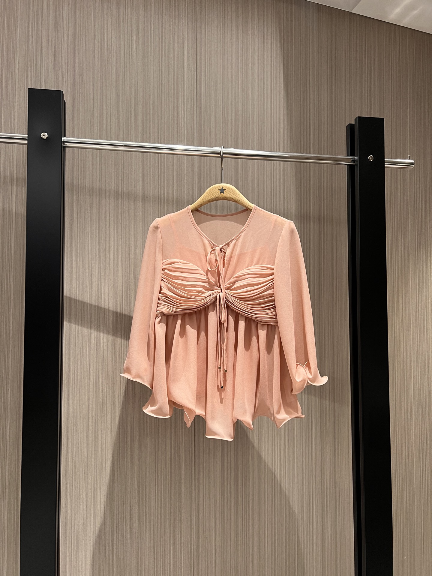 NO:326293,New fairy-like French elegant Georgette pleated blouse top necklace cuff hem cover fish bone soft silk loose and flowing vacation and leisure age-reducing versatile delivery strap lining pink white S-XL, alexander wang19860909新款仙气十足法式优雅 乔其纱褶皱罩衫上衣 领口系带 袖口下摆内罩鱼骨软丝宽松飘逸 度假休闲 减龄百搭 配送吊带内衬 粉色白色S-XL,,alexander wang,Women's clothing