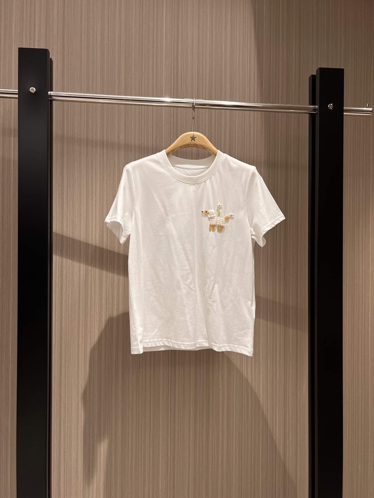 NO:326302,New handmade beaded puppy T-shirt clean and casual cute age-reducing black and white SML 8224,,tees, t-shirt,alexander wang19860909新款手工钉珠小狗T恤干净休闲 可爱减龄黑色白色 SML 8224,,tees，t-shirt,alexander wang,Women's clothing