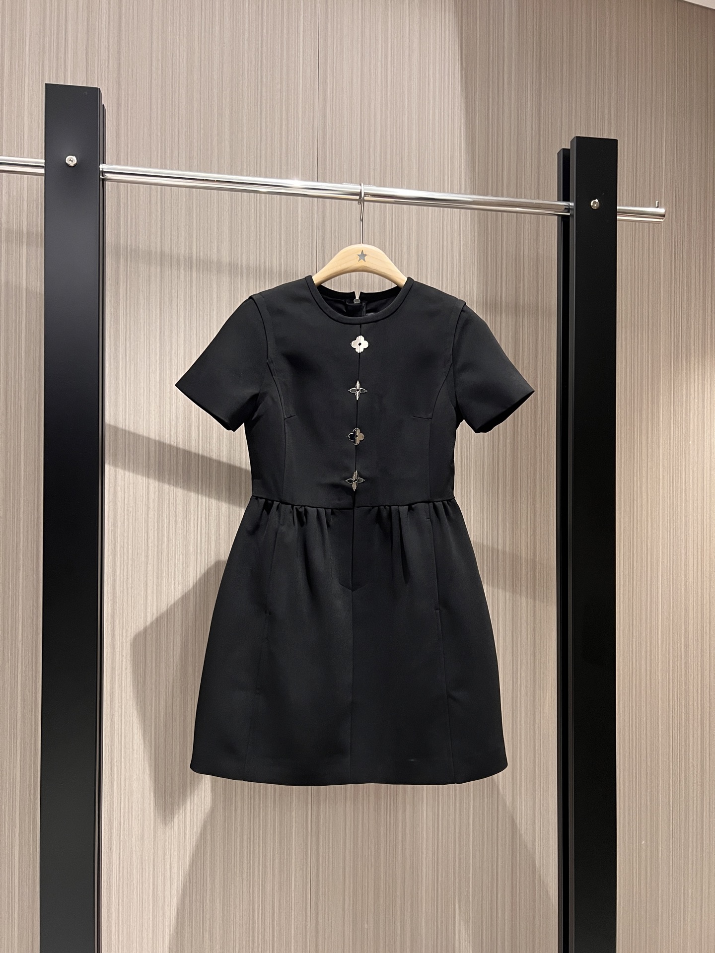 NO:317512,The new style is coming to the same style as Jin Xuexuan, old-fashioned metal flower sheet decoration, round neck short-sleeved dress, French puffy skirt chest splicing design, pockets on both sides, mold hardware, celebrity elegant temperament and age-reducing SML, skirts, T-shirt, alexander wang19860909新款来袭金雪炫同款 老花金属花片装饰 圆领短袖连衣裙 法式蓬蓬裙胸前拼接设计 两侧有口袋 开模五金 名媛优雅气质减龄 SML,,skirts,T-shirt,alexander wang,Women's clothing