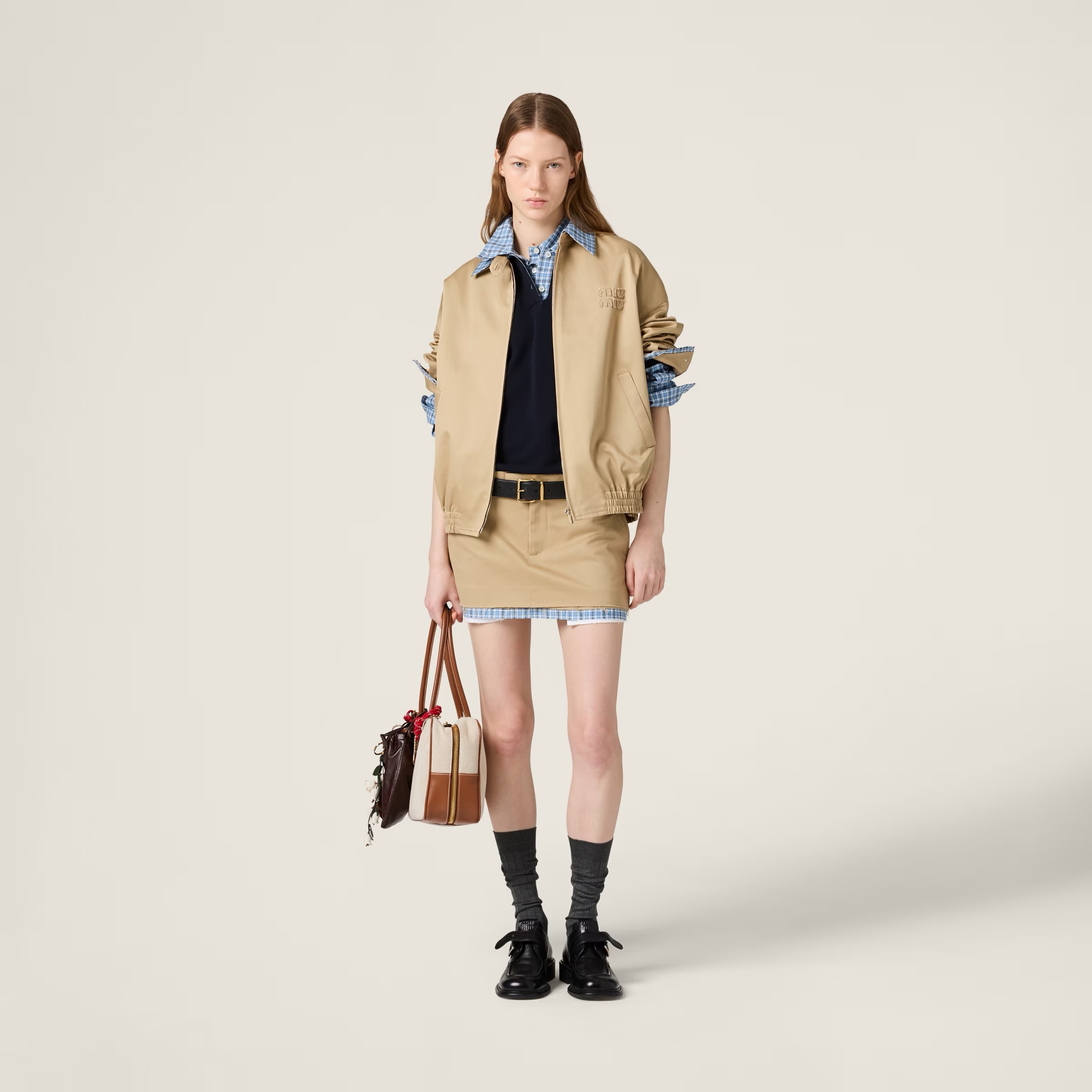 NO:317513,New Miu style workwear series Heavy industry spliced ​​plaid double-layer collar furnished loose jacket jacket with spliced ​​plaid plaid plaid skirt Fake two-piece design Applied embroidered logo collar on chest can be detached sweet and cool versatile, age-reducing essential SML,,miumiu, skirts, jackets & coats, jackets & coats, alexander wang19860909外套半裙新款miu式工装风系列 重工拼接格纹双层衣领毛边宽松夹克外套搭配拼接格纹毛边半裙 假两件设计 胸前贴布刺绣logo衣领可拆卸 甜酷百搭 减龄必备 SML,,miumiu,skirts,jackets & coats,jackets & coats,alexander wang,Women's clothing