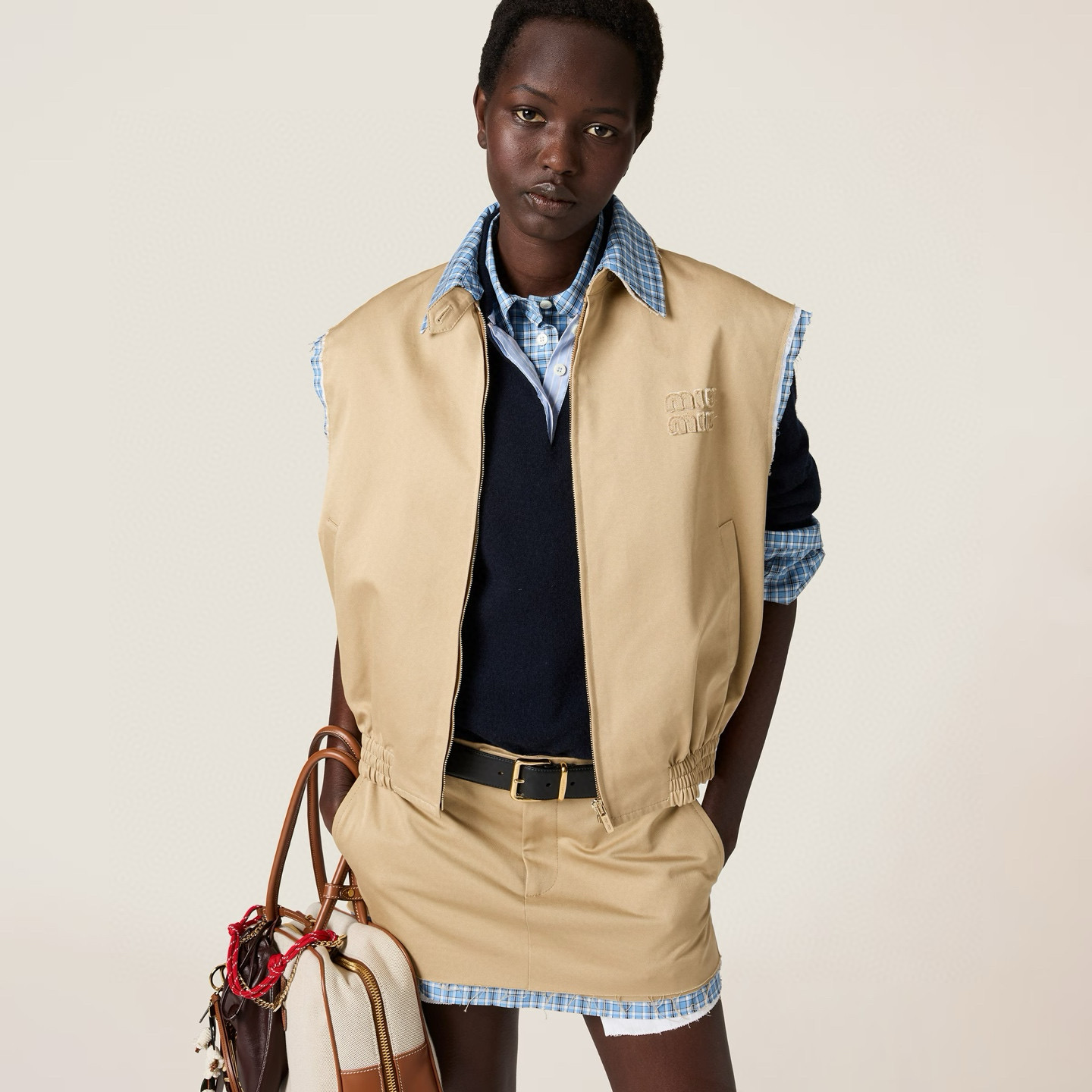 NO:317510,New Miu style workwear series Heavy industry spliced ​​plaid double-layer collar fur-edged loose vest jacket with spliced ​​plaid fur-edged skirt Fake two-piece design The breast patch embroidered logo collar is removable Sweet and cool versatile, essential for age reduction SML, miumiu, skirts, jackets & coats, alexander wang19860909马甲半裙新款miu式工装风系列 重工拼接格纹双层衣领毛边宽松马甲外套搭配拼接格纹毛边半裙 假两件设计 胸前贴布刺绣logo衣领可拆卸 甜酷百搭 减龄必备 SML,,miumiu,skirts,jackets & coats,alexander wang,Women's clothing