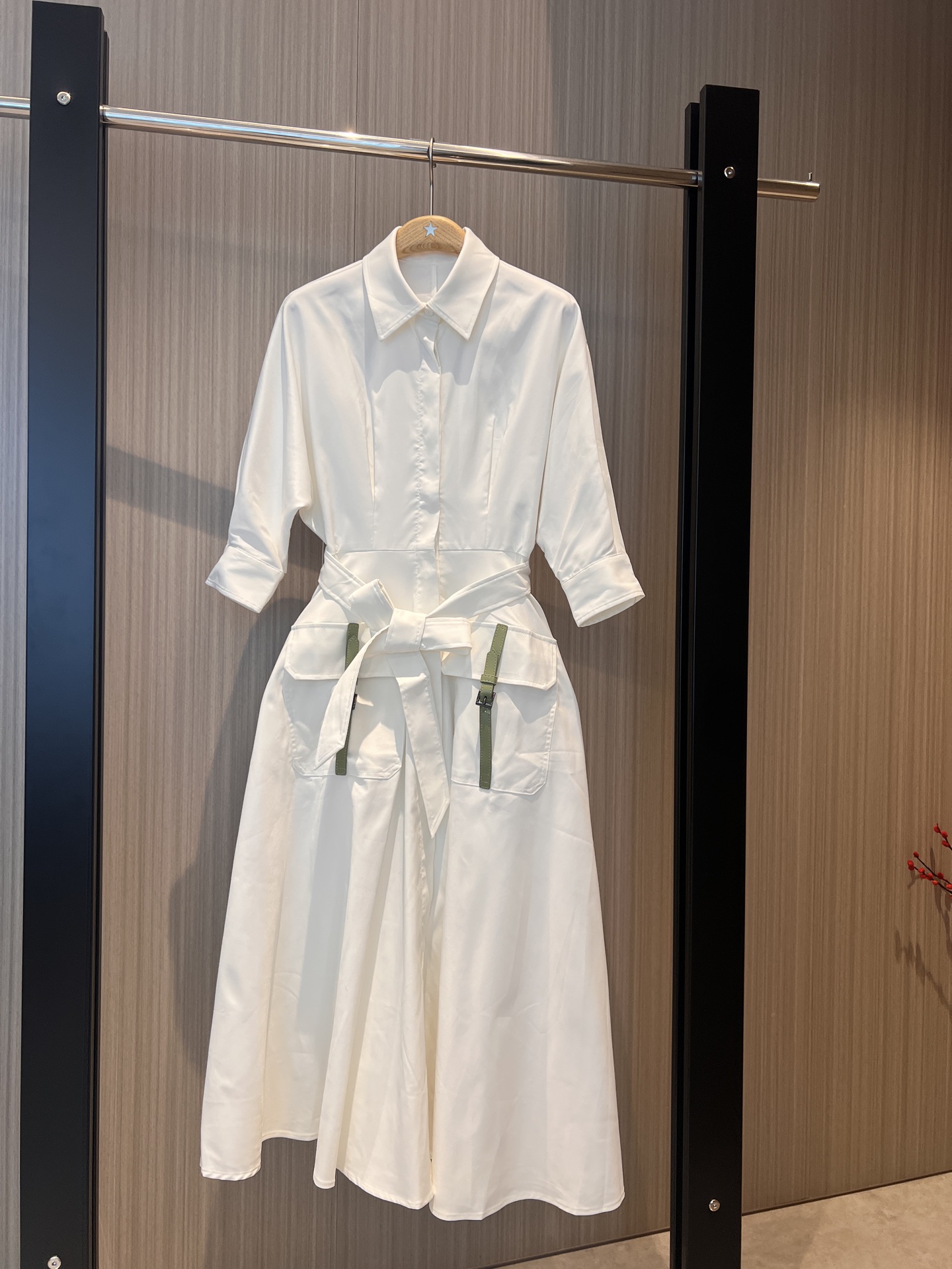 NO:317480,New style of the coming belt decorative pocket design shirt dress, long skirt, shoulder-fall bat sleeves, casual 7-quarter sleeves, belt slim and slim, simple and casual temperament, not picky khaki white SML, skirts, alexander wang19860909新款来袭皮带装饰口袋设计衬衣裙 长裙 落肩蝙蝠袖 休闲七分袖系腰带修身显瘦 简约休闲 气质不挑人卡其白色 SML,,skirts,alexander wang,Women's clothing