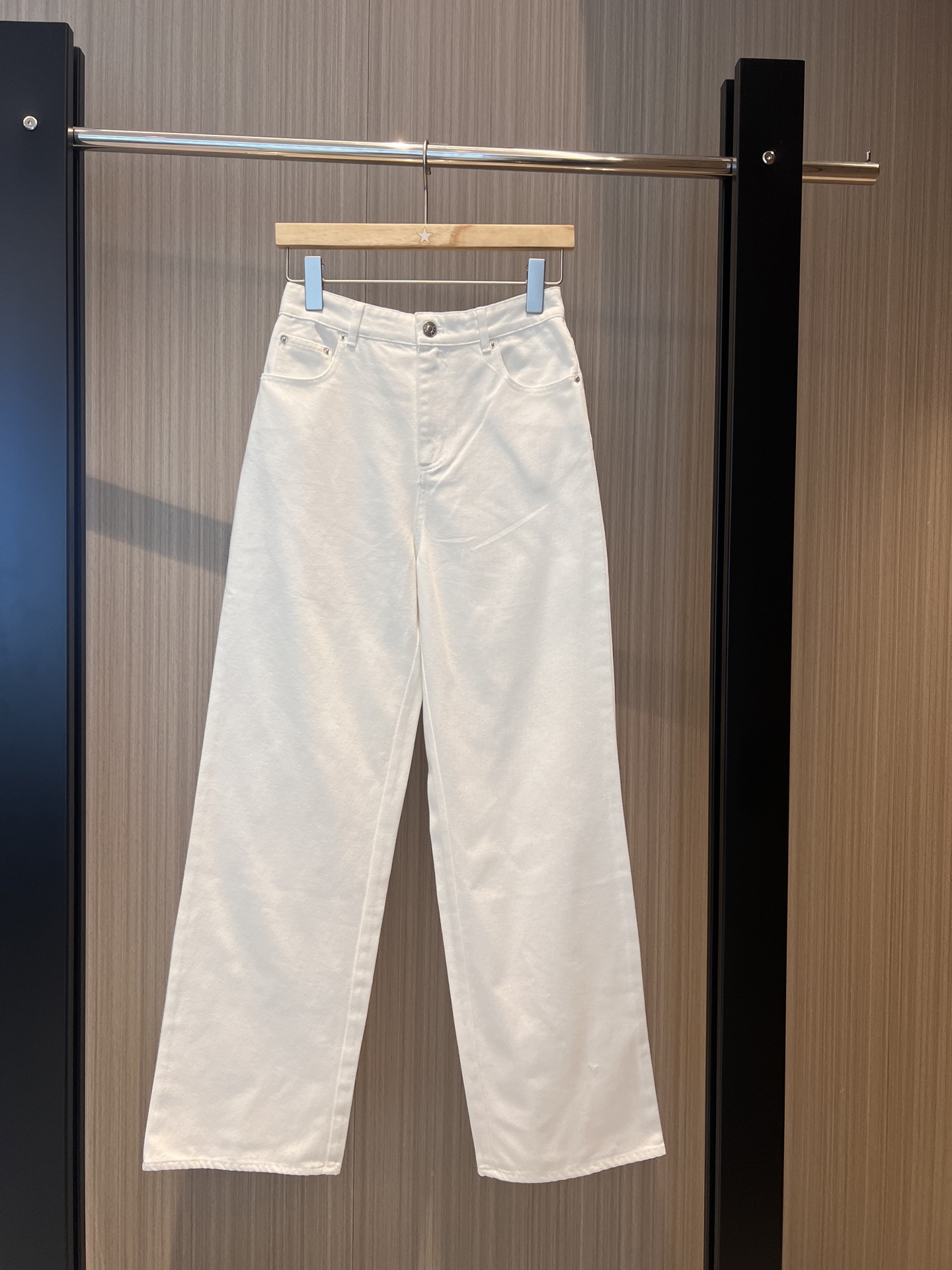 NO:317471,New pocket stimulating flower snake decoration, white straight jeans casual wide-legged slim and versatile, clean and neat SML, jeans, alexander wang19860909新款口袋刺激花朵小蛇装饰 白色直筒牛仔裤休闲阔腿 显瘦百搭 干净利落SML,,jeans,alexander wang,Women's clothing