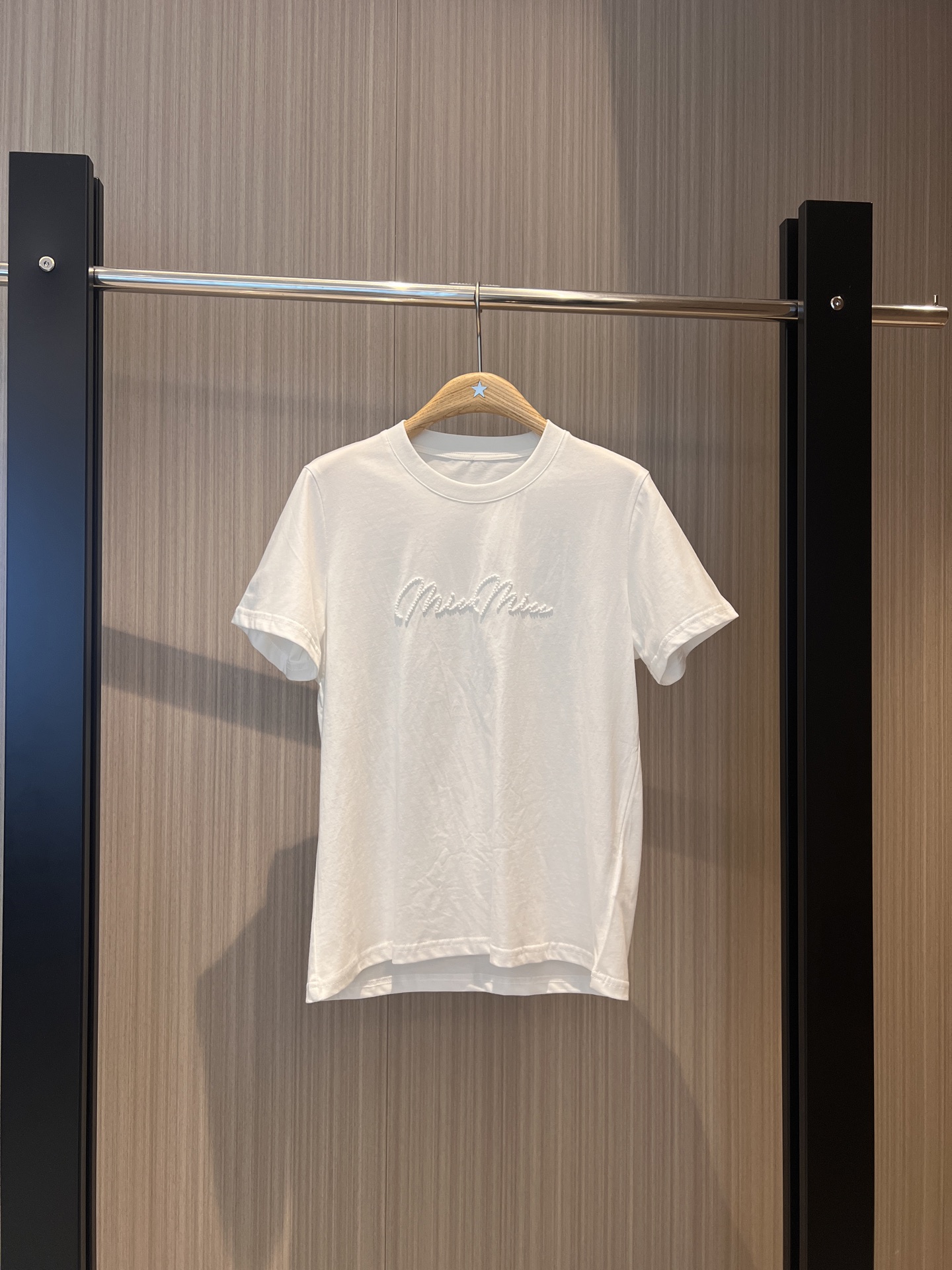 NO:317453,New straw embroidered miu letter T-shirt simple and simple age-reducing versatile military green white blue SML, miumiu,tees, t-shirt,alexander wang19860909新款草签刺绣miu字母T恤简约干脆 减龄百搭军绿白色蓝色 SML,,miumiu,tees，t-shirt,alexander wang,Women's clothing
