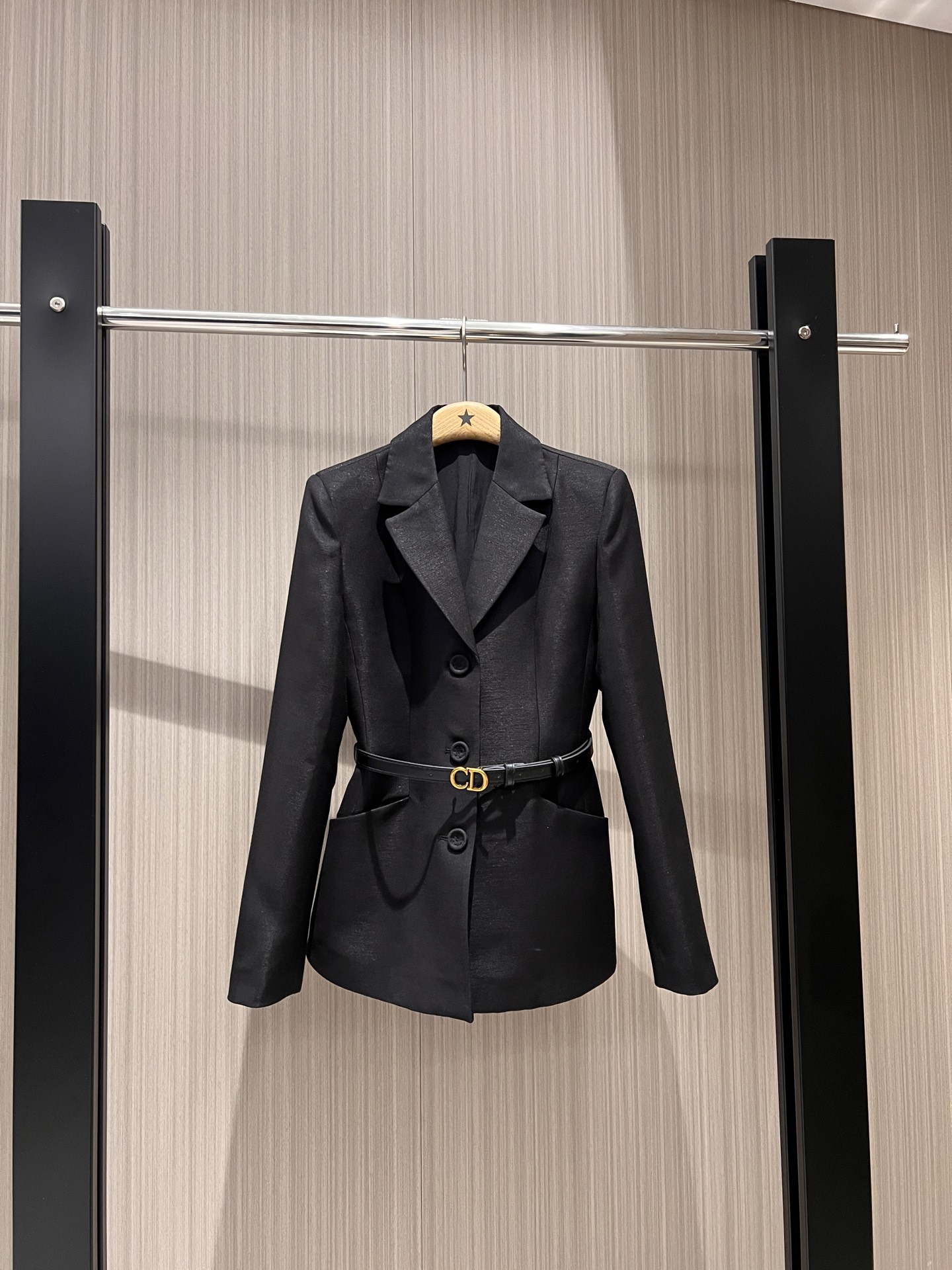 NO:317466,New Reba Dujuan same style, classic French single-breasted waist-hugging suit jacket delivery CD belt, slim fit and slim, minimalist design on both sides of pockets, commuting fashion, versatile temperament SML,, jackets & coats, business suit, alexander wang19860909新款热巴 杜鹃同款 经典法式单排扣收腰西装外套配送cd腰带 修身显瘦 两侧口袋极简设计 通勤时尚 气质百搭 SML,,jackets & coats,business suit,alexander wang,Women's clothing