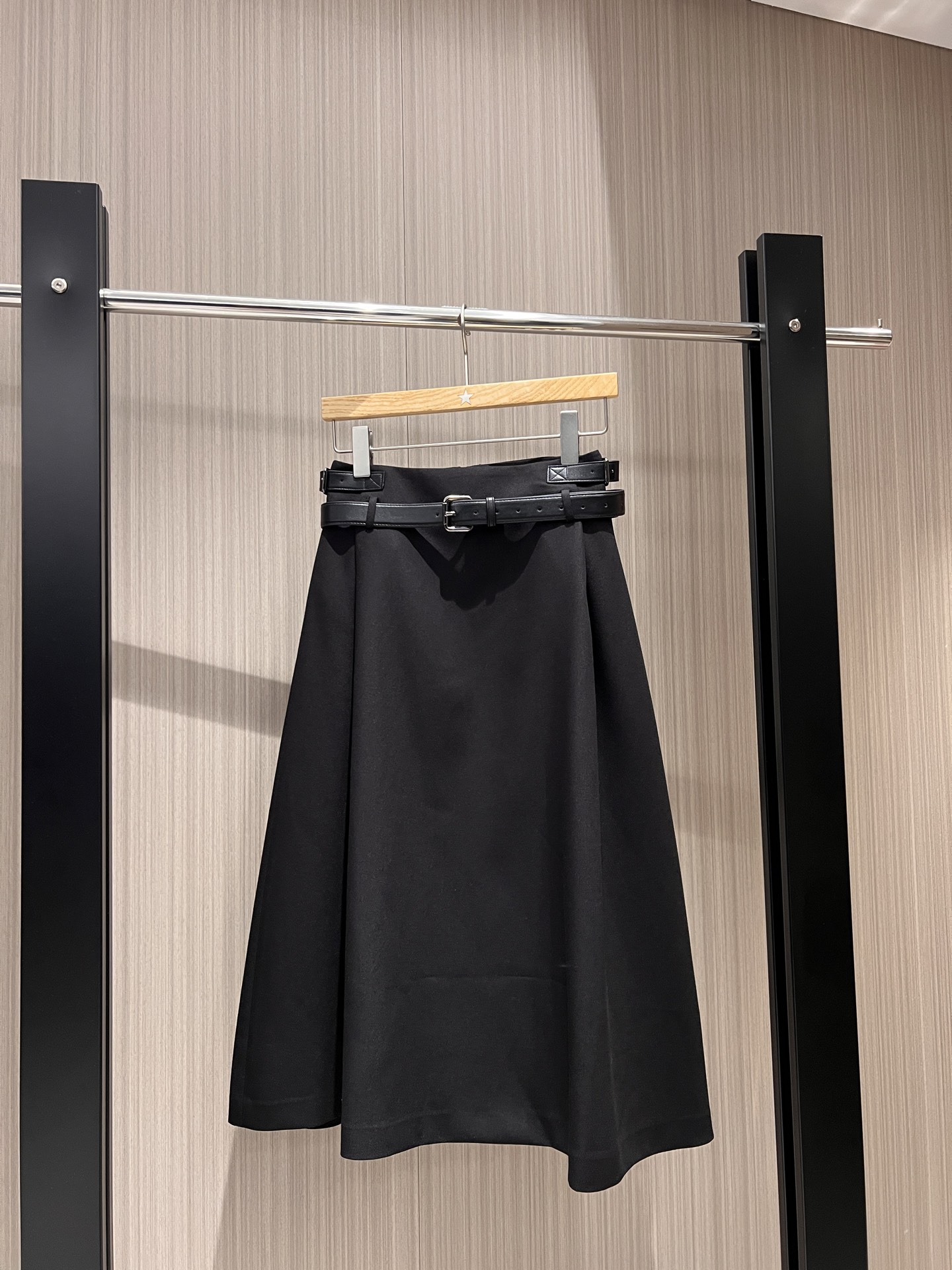 NO:317448,New belt buckle design long skirt, delivery belt decoration A-shaped large sway, fashionable temperament, simple and versatile, casual matching, SML, skirts, alexander wang19860909新款皮带扣设计长款半裙 配送腰带装饰A字大摆 时髦气质简约百搭 休闲搭配 SML,,skirts,alexander wang,Women's clothing