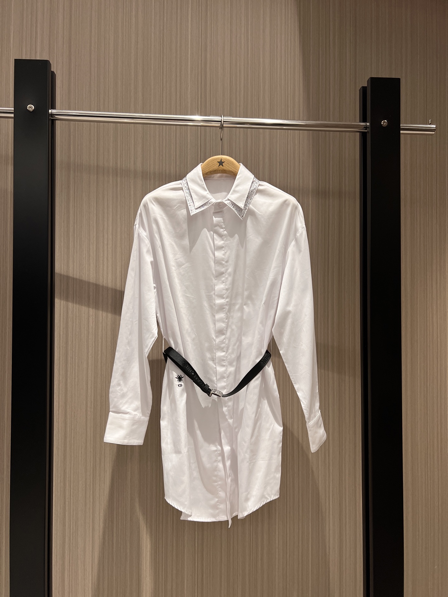 NO:317445,New ironing double-layer collar long-sleeved shirt dress with a belt waist decoration embroidered bee loose and slimming vacation and leisure SML, skirts, alexander wang19860909新款烫钻双层领长袖衬衣裙连衣裙系腰带收腰装饰 刺绣蜜蜂 宽松显瘦 度假休闲 SML,,skirts,alexander wang,Women's clothing