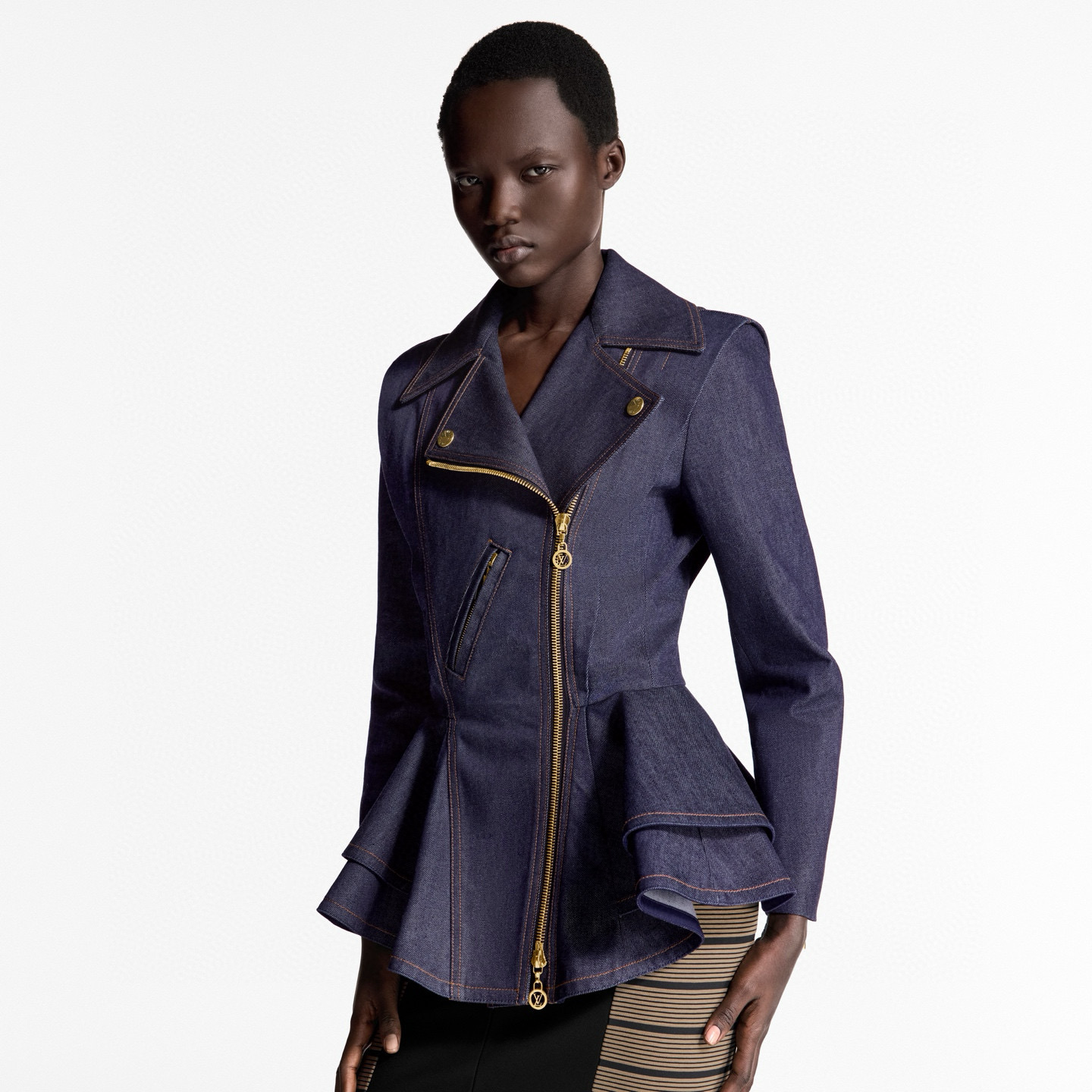 NO:317440,New double-layer lotus leaf hem spliced ​​lapel denim jacket double-layer ruffled denim skirt hip-covered skirt asymmetrical zipper design jacket lotus leaf hem double-head zipper wrap design sweet cool cool fashionable and versatile temperament and slim elegant and intellectual SML, skirts, jackets & coats, alexander wang19860909外套半裙新款双层荷叶下摆拼接翻领牛仔外套双层荷叶边牛仔半裙 包臀裙 不对称拉链设计外套 荷叶下摆 双头拉链包裹设计甜酷飒爽 时髦百搭气质显瘦 优雅知性 SML,,skirts,jackets & coats,alexander wang,Women's clothing