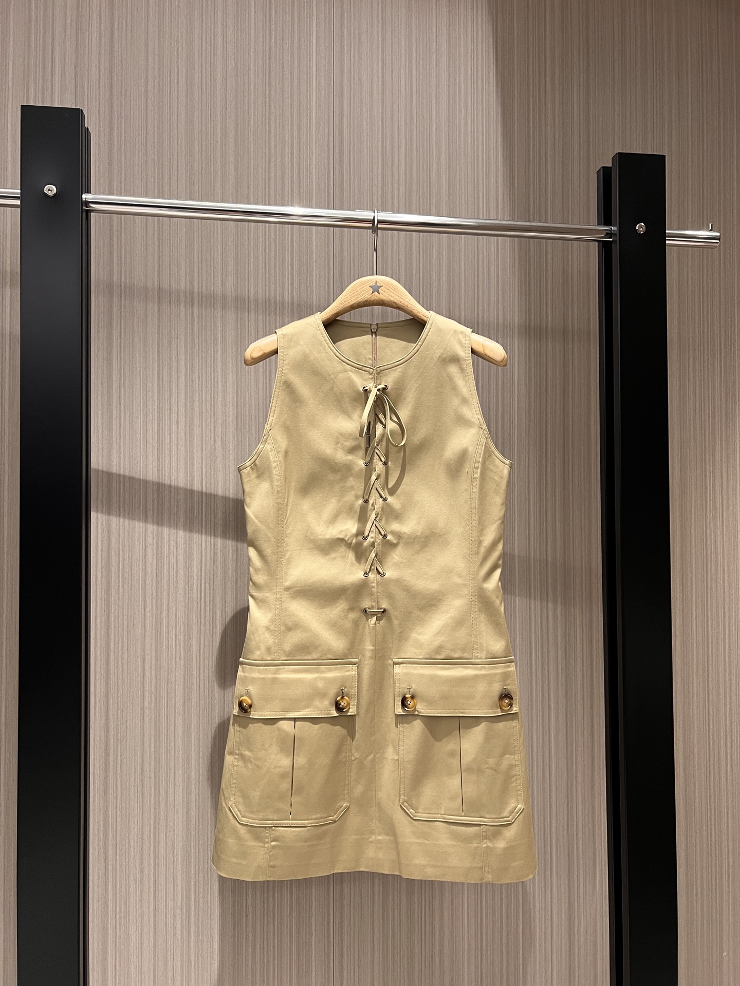 NO:317420,New holiday series, lace-up decorative hollow sleeveless vest dress, work pockets on both sides, waist-hugging design, casual and fashionable, slim and slim, age-reducing versatile SML,, skirts, alexander wang19860909新款来袭度假系列 系带装饰镂空无袖背心连衣裙两侧工装口袋 收腰设计休闲时尚 修身显瘦 减龄百搭 SML,,skirts,alexander wang,Women's clothing