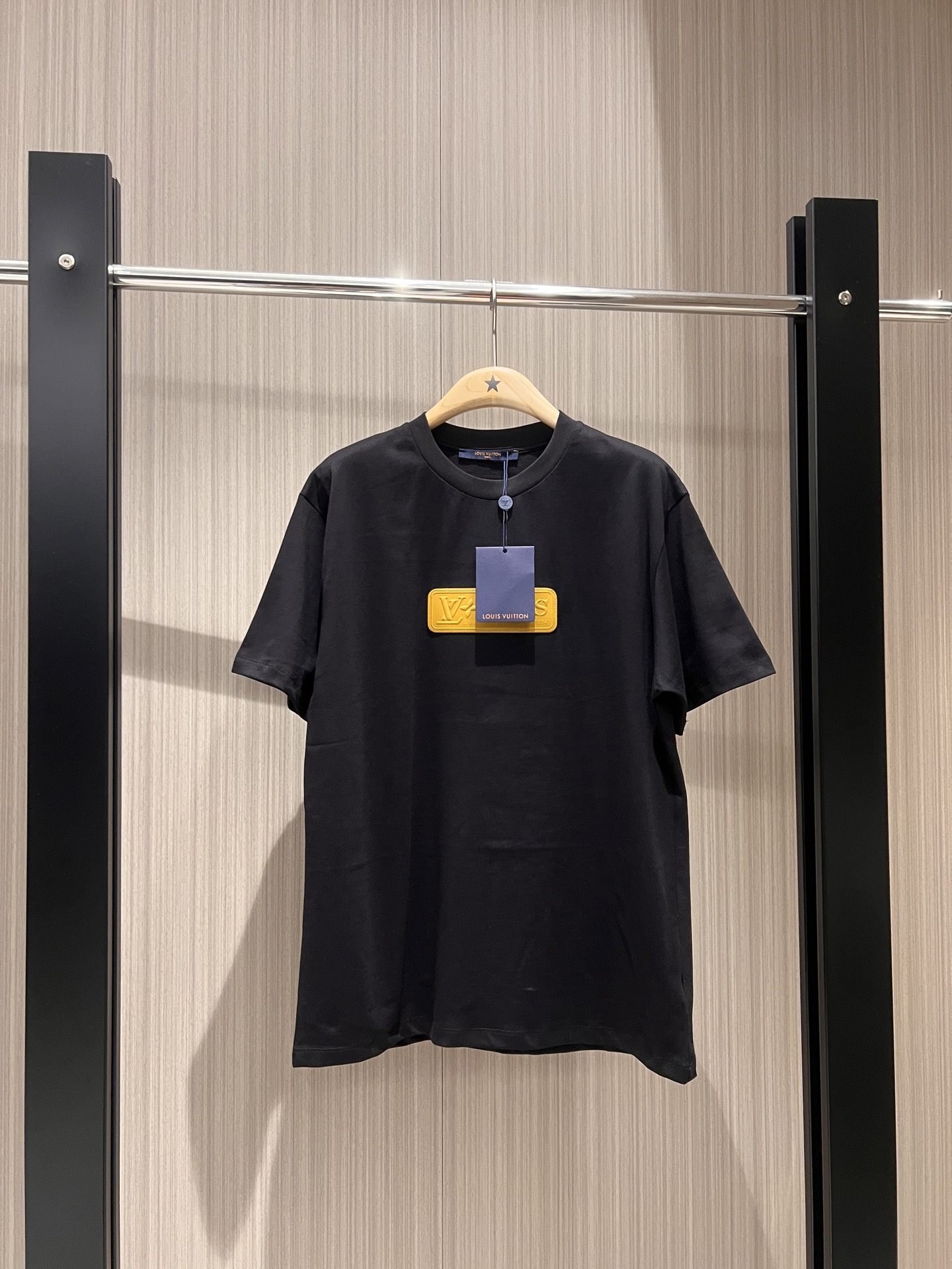 NO:317404,New chest logo large sign decorative T-shirt Simple and fashionable small label behind, echoing loose and casual black and white SML, tees, t-shirt, alexander wang19860909新款胸前logo大标牌装饰T恤 简约时尚背后小标 前后呼应宽松休闲 黑色白色 SML,,tees，t-shirt,alexander wang,Women's clothing